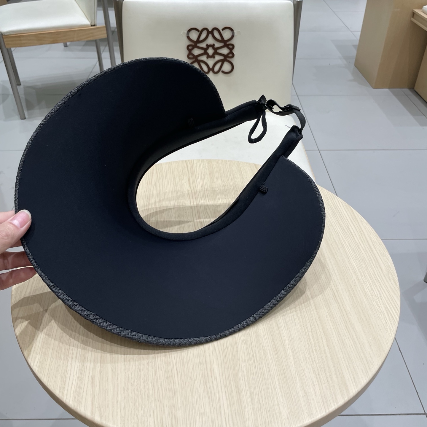  普拉达Prada大檐黑胶防晒帽女夏季度假草编空顶遮阳帽防紫外线出游太阳帽子潮