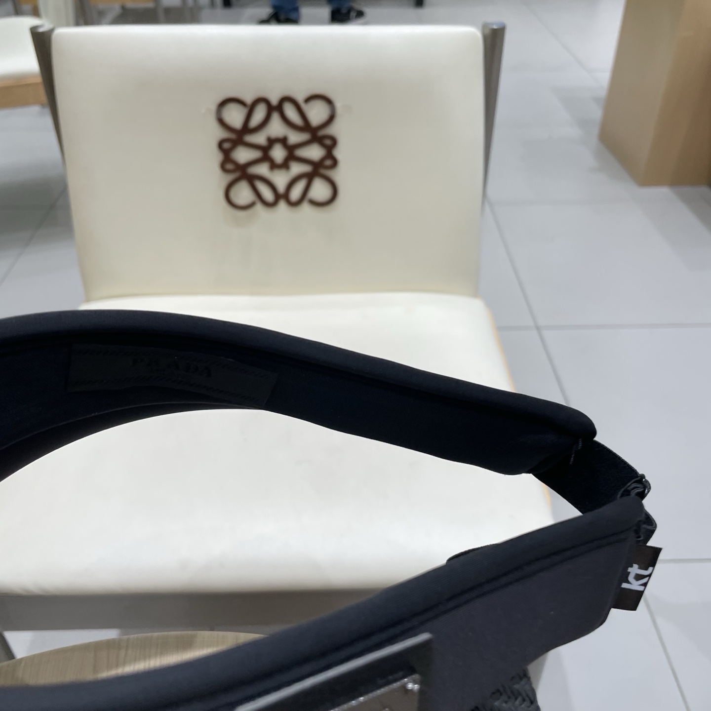  普拉达Prada大檐黑胶防晒帽女夏季度假草编空顶遮阳帽防紫外线出游太阳帽子潮