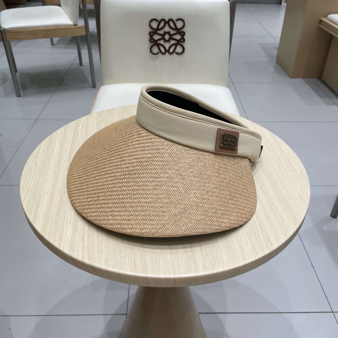  普拉达Prada大檐黑胶防晒帽女夏季度假草编空顶遮阳帽防紫外线出游太阳帽子潮