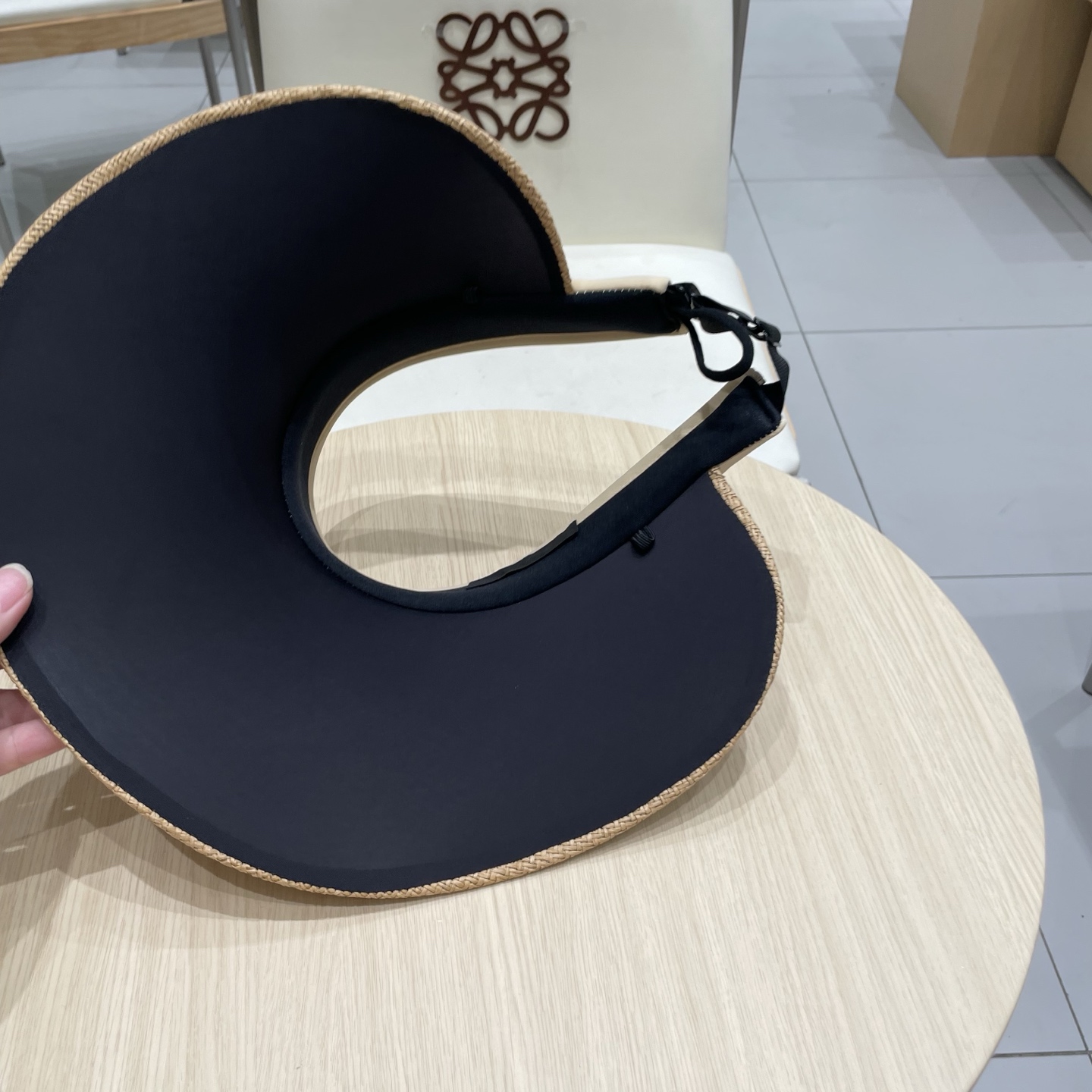  普拉达Prada大檐黑胶防晒帽女夏季度假草编空顶遮阳帽防紫外线出游太阳帽子潮