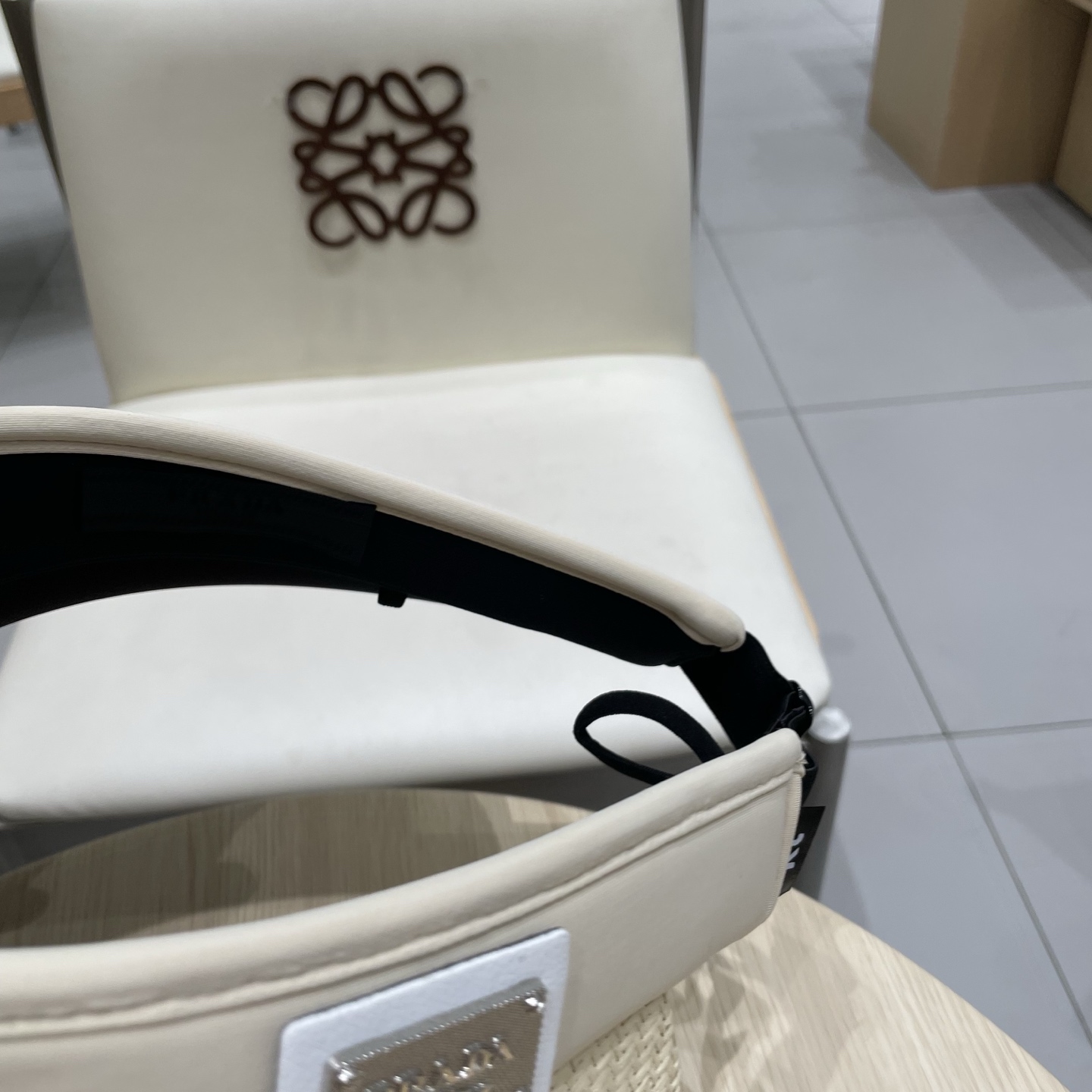  普拉达Prada大檐黑胶防晒帽女夏季度假草编空顶遮阳帽防紫外线出游太阳帽子潮