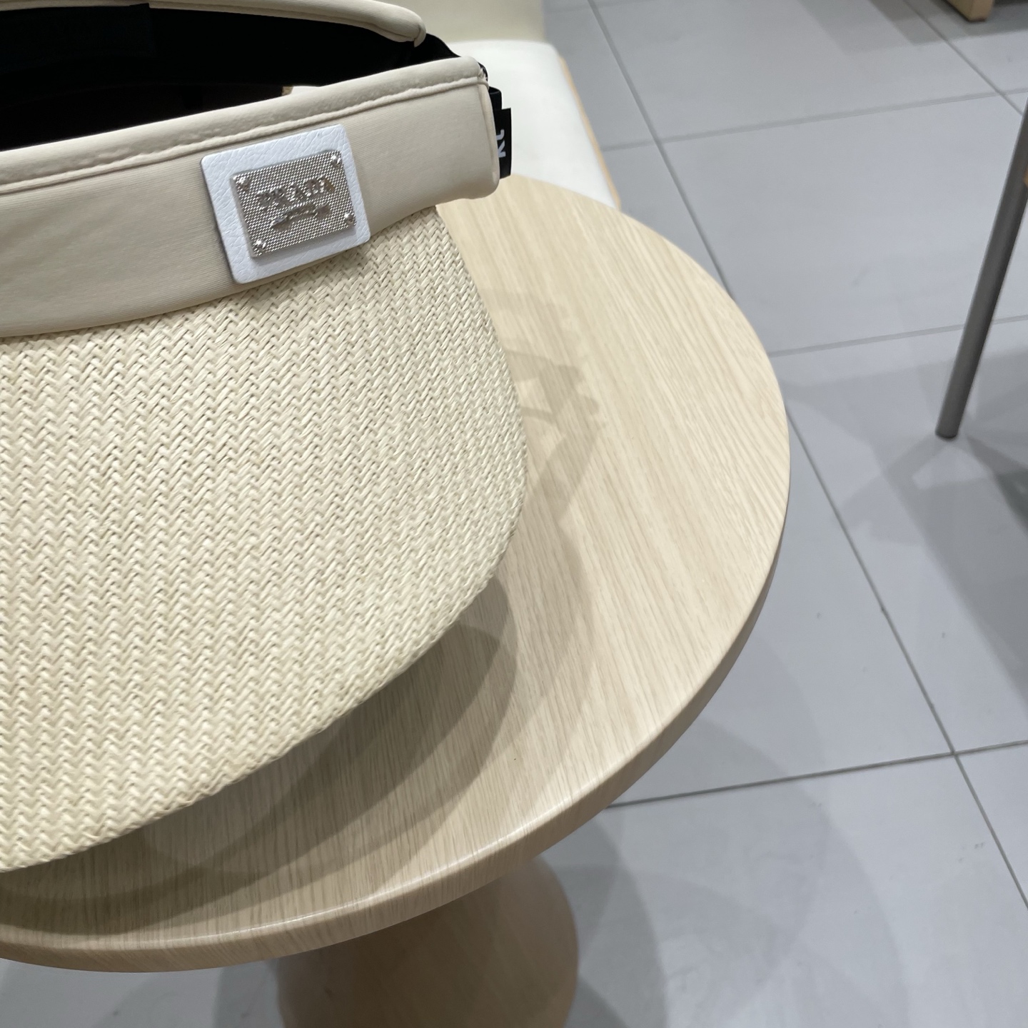  普拉达Prada大檐黑胶防晒帽女夏季度假草编空顶遮阳帽防紫外线出游太阳帽子潮