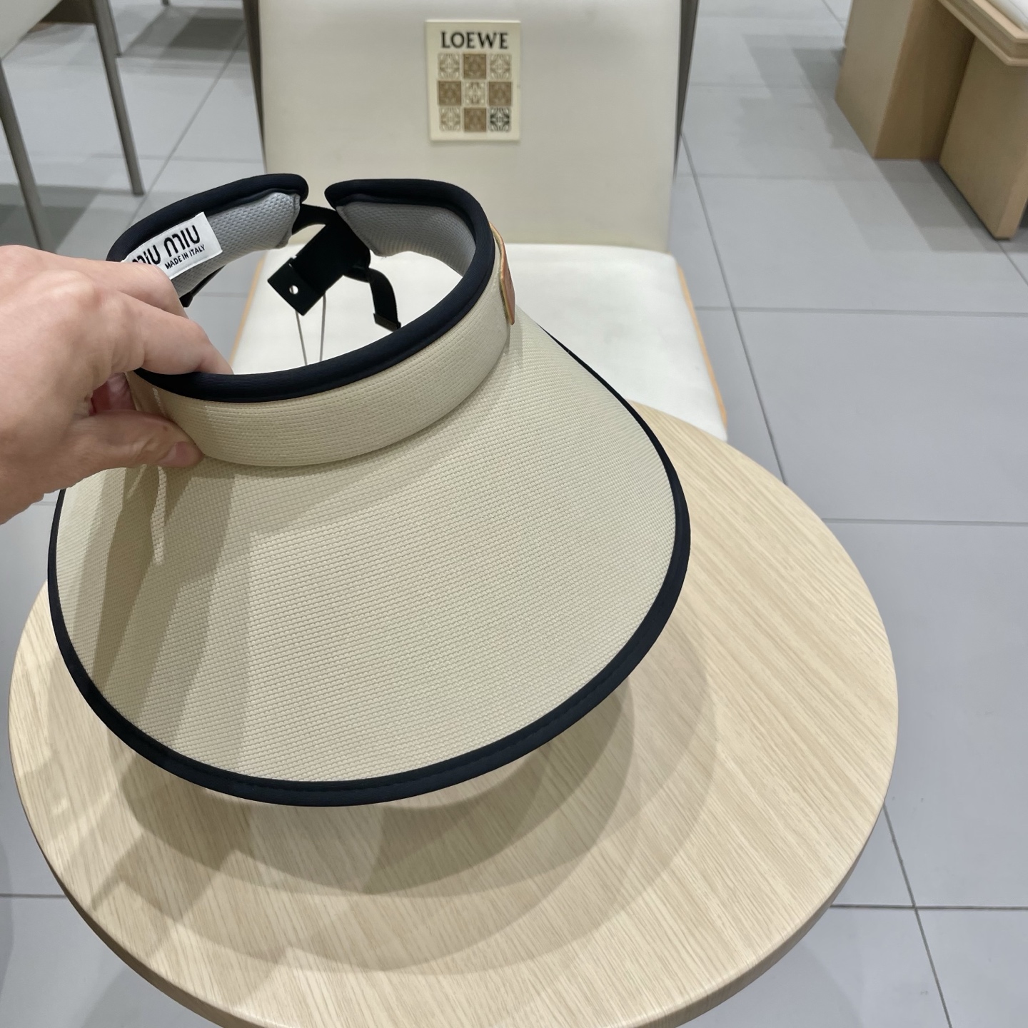  miumiu 缪缪 夏季空顶帽，跑步遮阳防晒两不误，夏季必备单品，戴着不闷热，非常有活力的一款，超级无