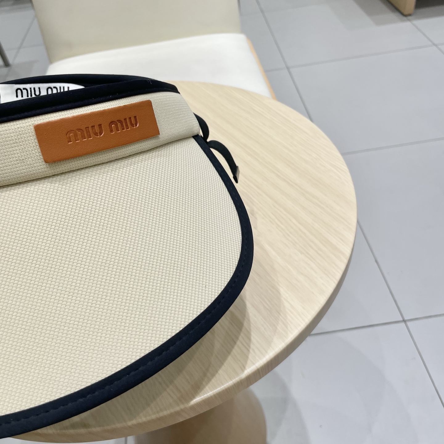  miumiu 缪缪 夏季空顶帽，跑步遮阳防晒两不误，夏季必备单品，戴着不闷热，非常有活力的一款，超级无