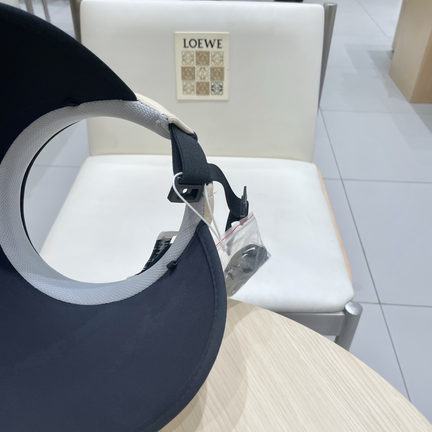  miumiu 缪缪 夏季空顶帽，跑步遮阳防晒两不误，夏季必备单品，戴着不闷热，非常有活力的一款，超级无