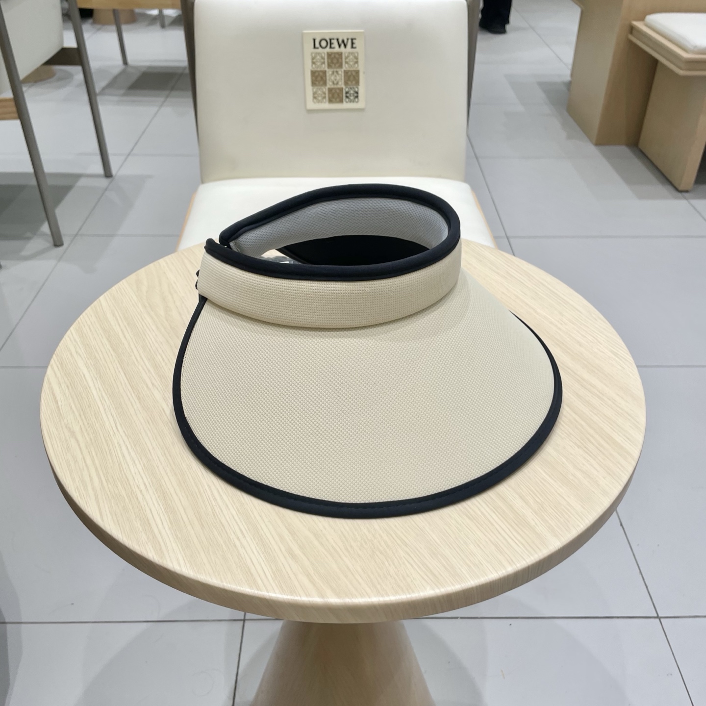  miumiu 缪缪 夏季空顶帽，跑步遮阳防晒两不误，夏季必备单品，戴着不闷热，非常有活力的一款，超级无