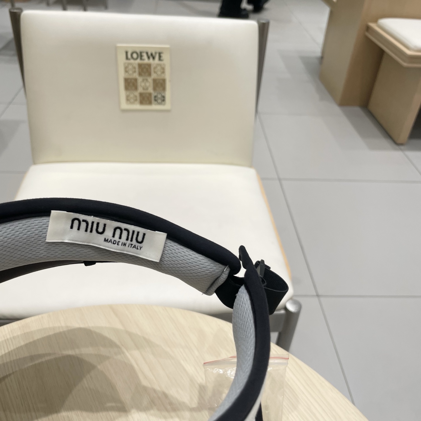  miumiu 缪缪 夏季空顶帽，跑步遮阳防晒两不误，夏季必备单品，戴着不闷热，非常有活力的一款，超级无