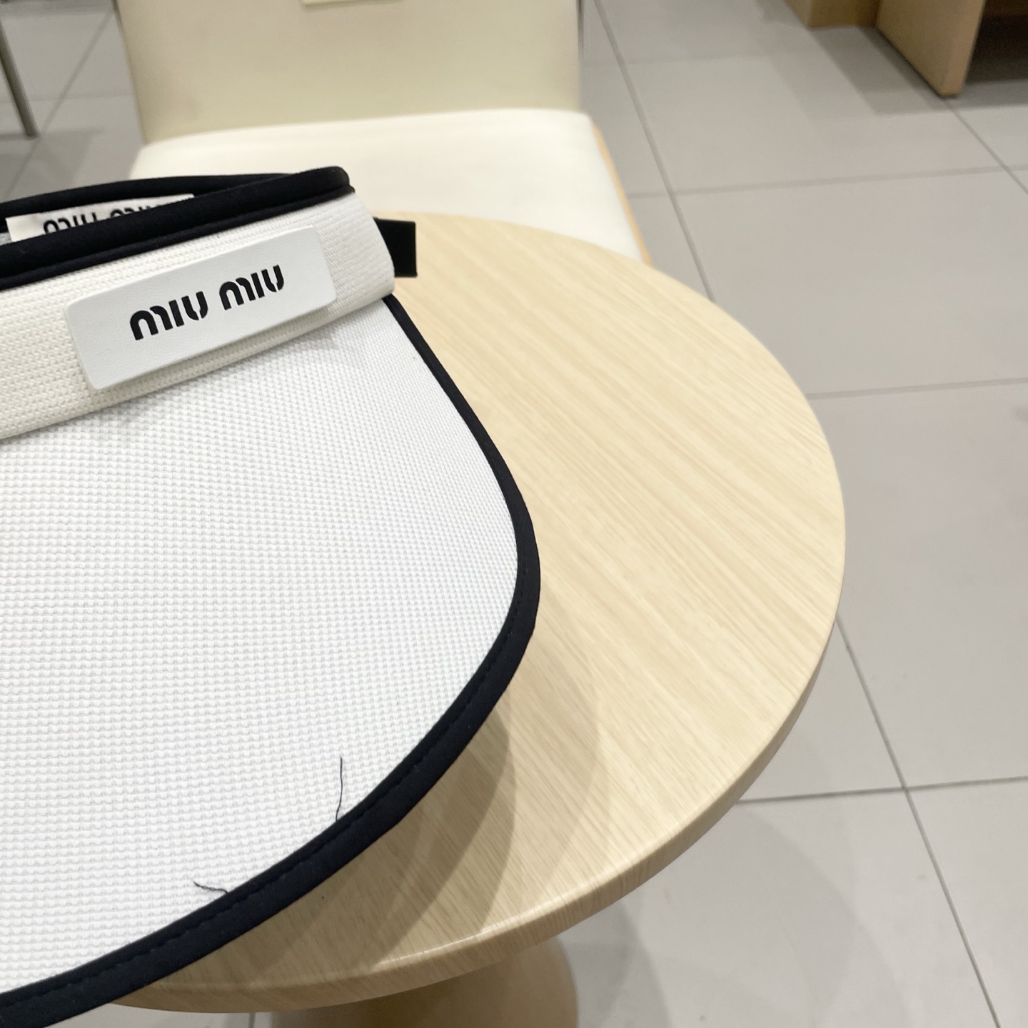  miumiu 缪缪 夏季空顶帽，跑步遮阳防晒两不误，夏季必备单品，戴着不闷热，非常有活力的一款，超级无