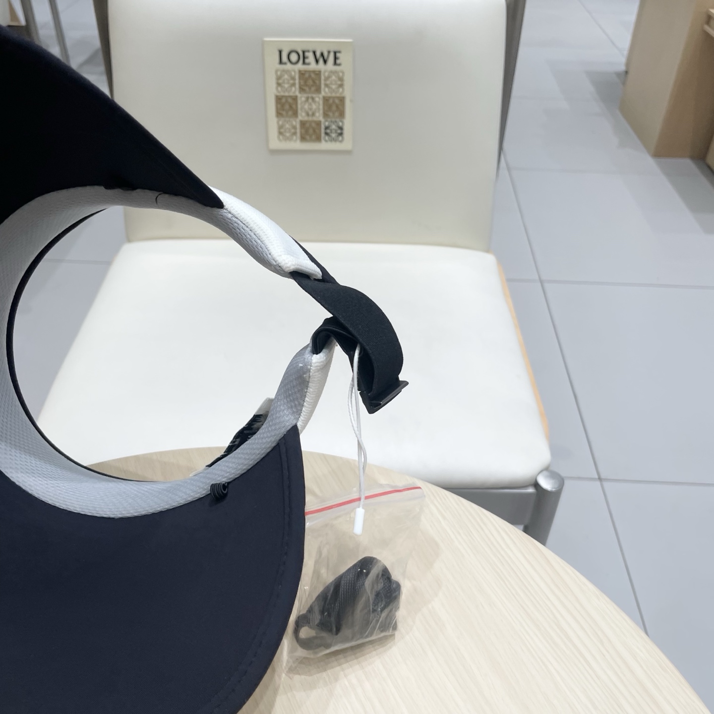  miumiu 缪缪 夏季空顶帽，跑步遮阳防晒两不误，夏季必备单品，戴着不闷热，非常有活力的一款，超级无