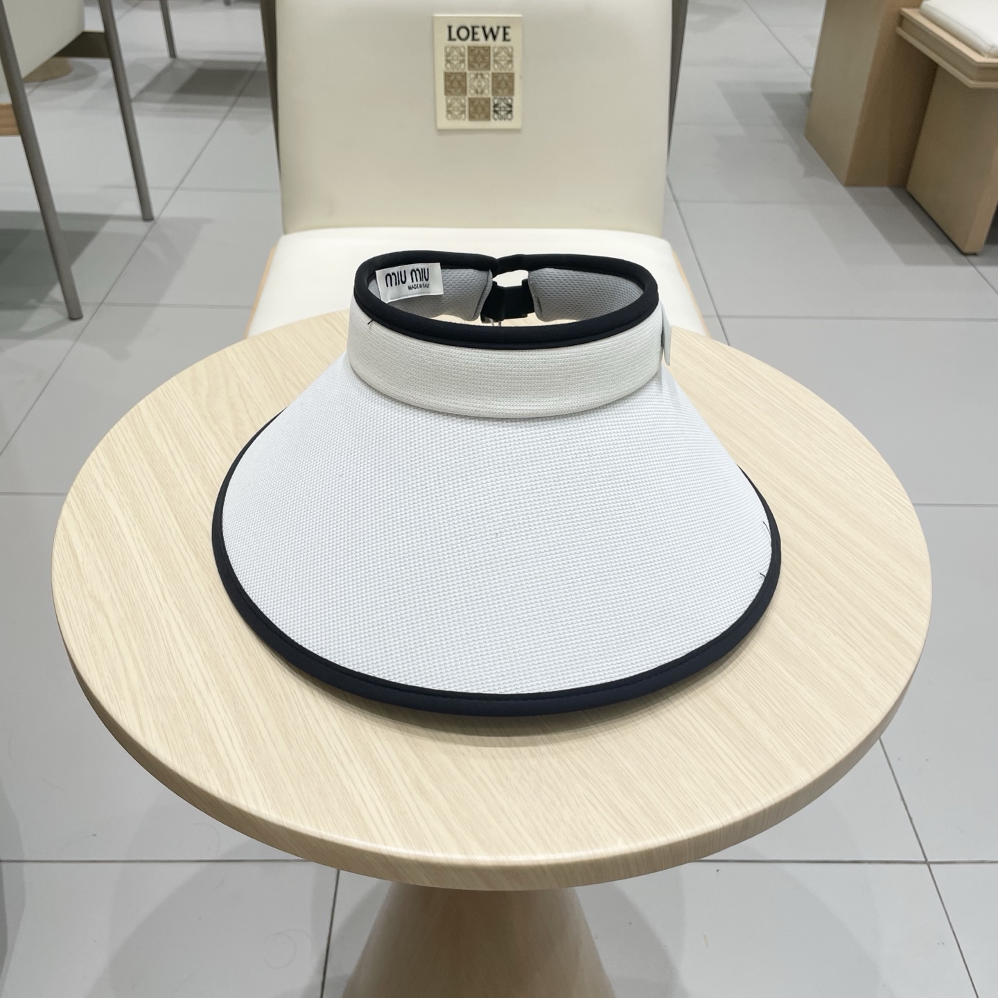  miumiu 缪缪 夏季空顶帽，跑步遮阳防晒两不误，夏季必备单品，戴着不闷热，非常有活力的一款，超级无