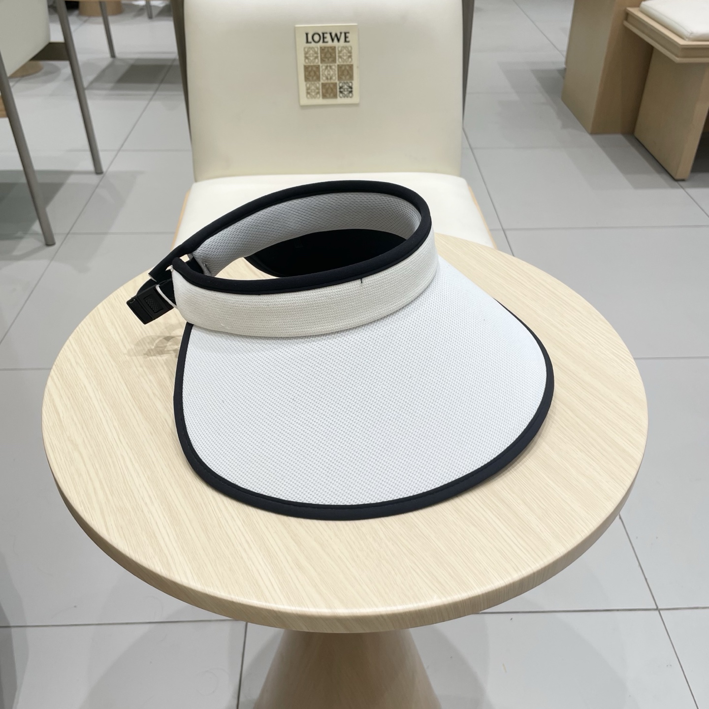  miumiu 缪缪 夏季空顶帽，跑步遮阳防晒两不误，夏季必备单品，戴着不闷热，非常有活力的一款，超级无