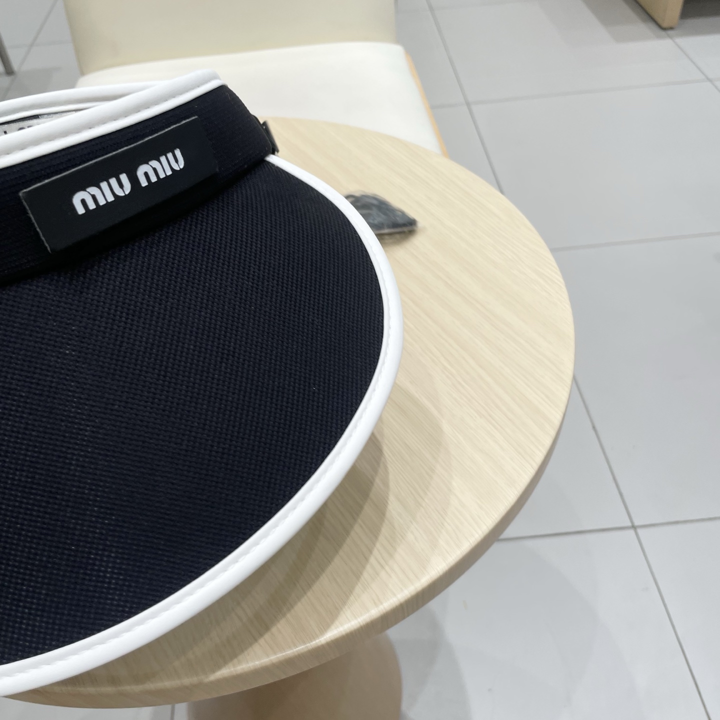  miumiu 缪缪 夏季空顶帽，跑步遮阳防晒两不误，夏季必备单品，戴着不闷热，非常有活力的一款，超级无