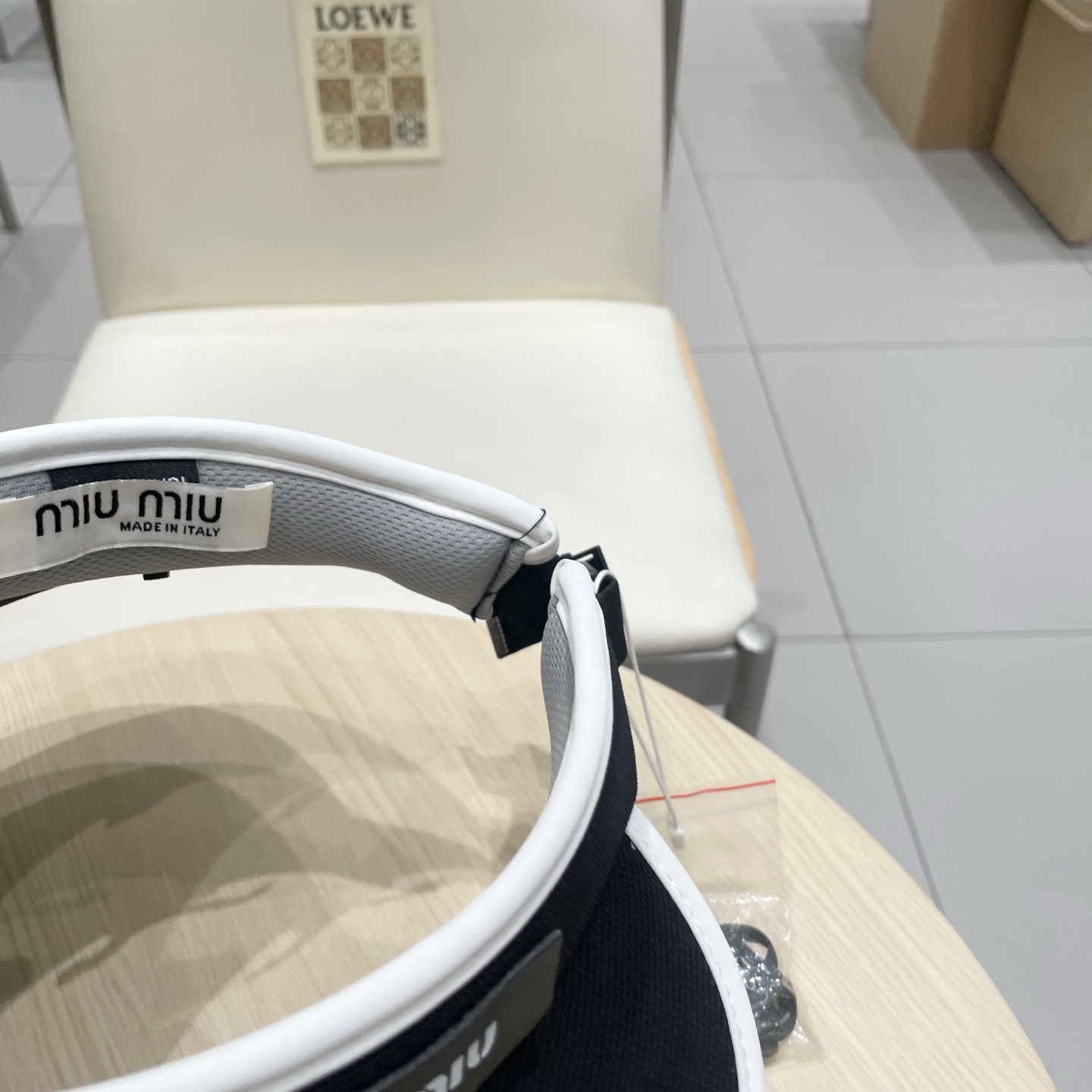  miumiu 缪缪 夏季空顶帽，跑步遮阳防晒两不误，夏季必备单品，戴着不闷热，非常有活力的一款，超级无