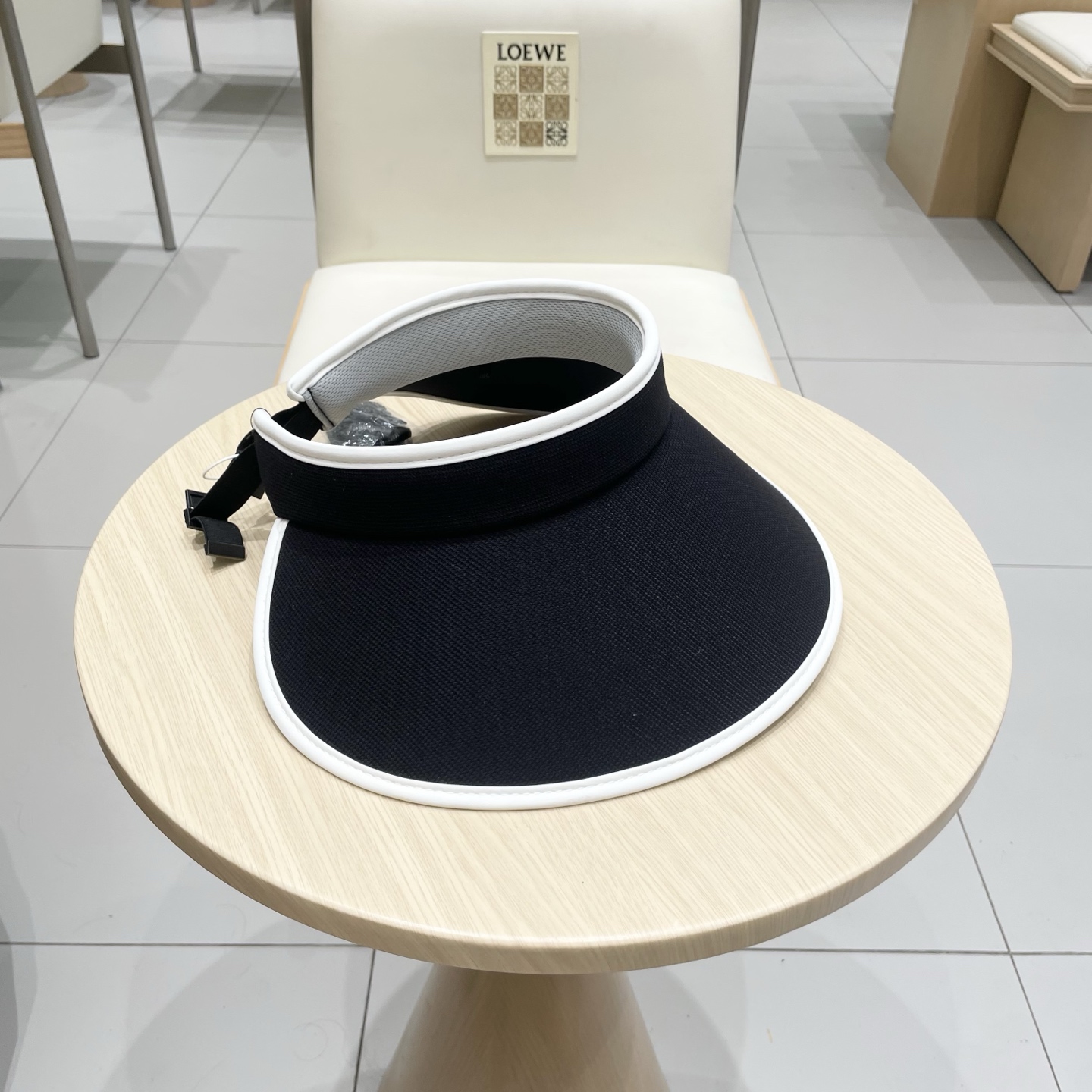  miumiu 缪缪 夏季空顶帽，跑步遮阳防晒两不误，夏季必备单品，戴着不闷热，非常有活力的一款，超级无