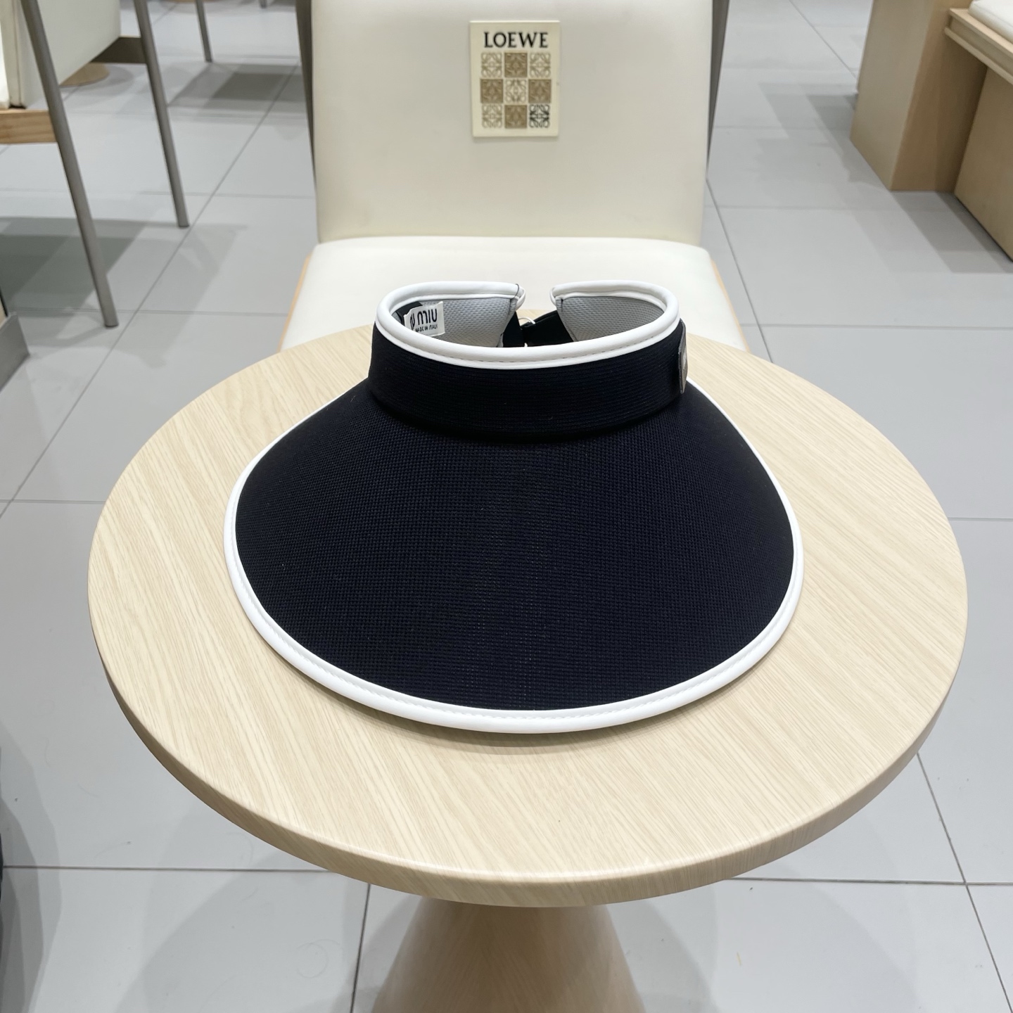  miumiu 缪缪 夏季空顶帽，跑步遮阳防晒两不误，夏季必备单品，戴着不闷热，非常有活力的一款，超级无