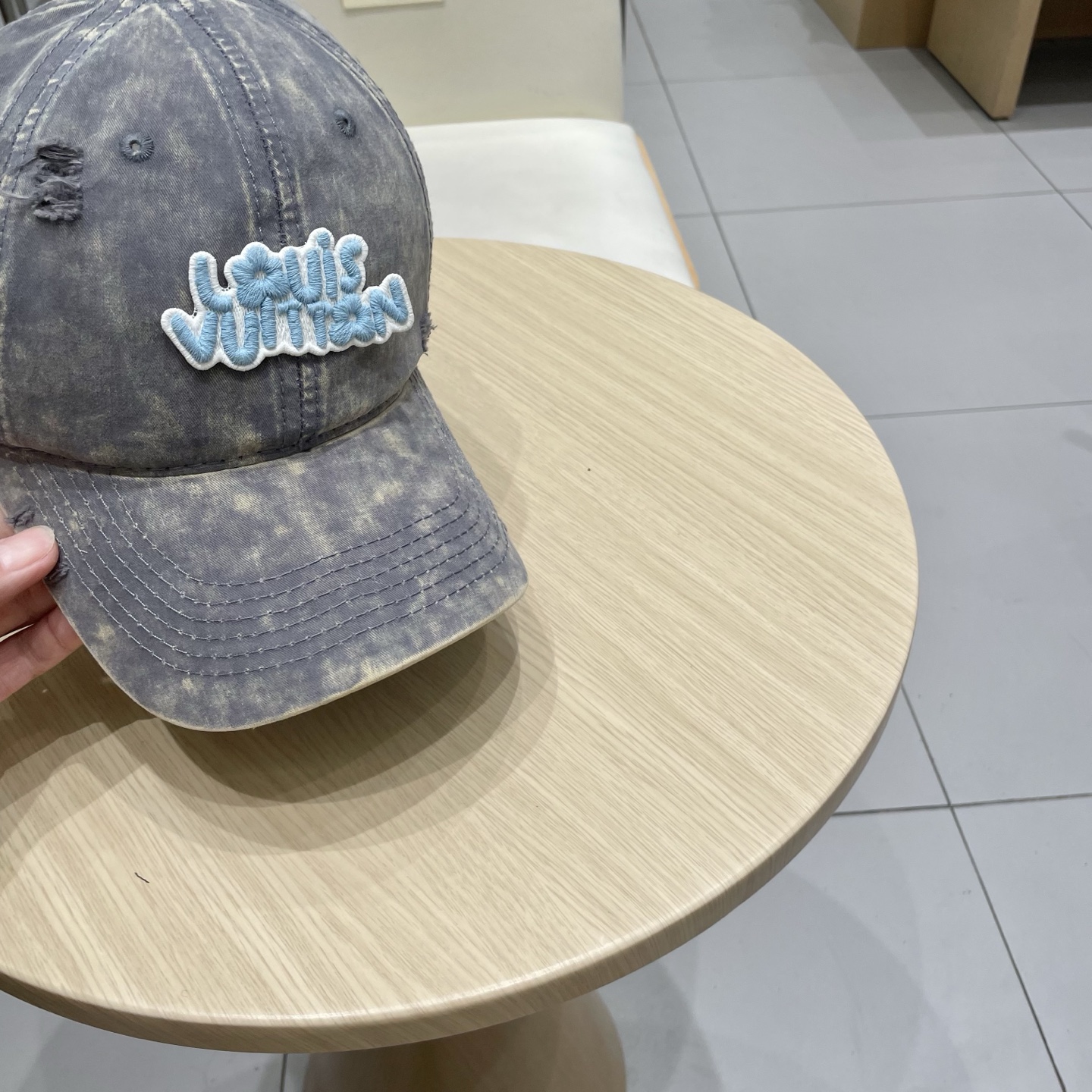 🧢路易威登棒球帽 LouisVuitton😍新款LV棒球帽，重工打造♥️高端大气，百搭款🤗男女通用！跑量