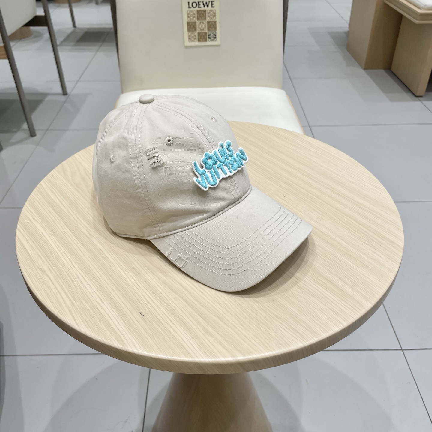 🧢路易威登棒球帽 LouisVuitton😍新款LV棒球帽，重工打造♥️高端大气，百搭款🤗男女通用！跑量