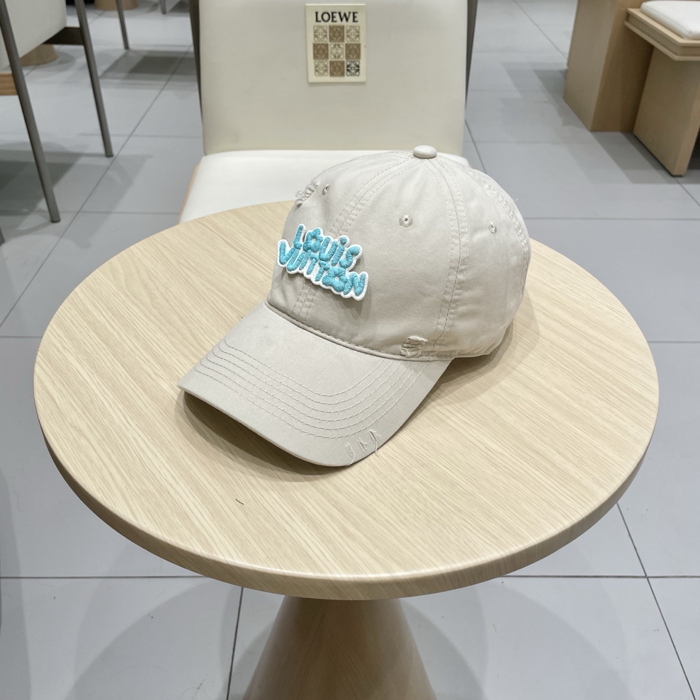 🧢路易威登棒球帽 LouisVuitton😍新款LV棒球帽，重工打造♥️高端大气，百搭款🤗男女通用！跑量