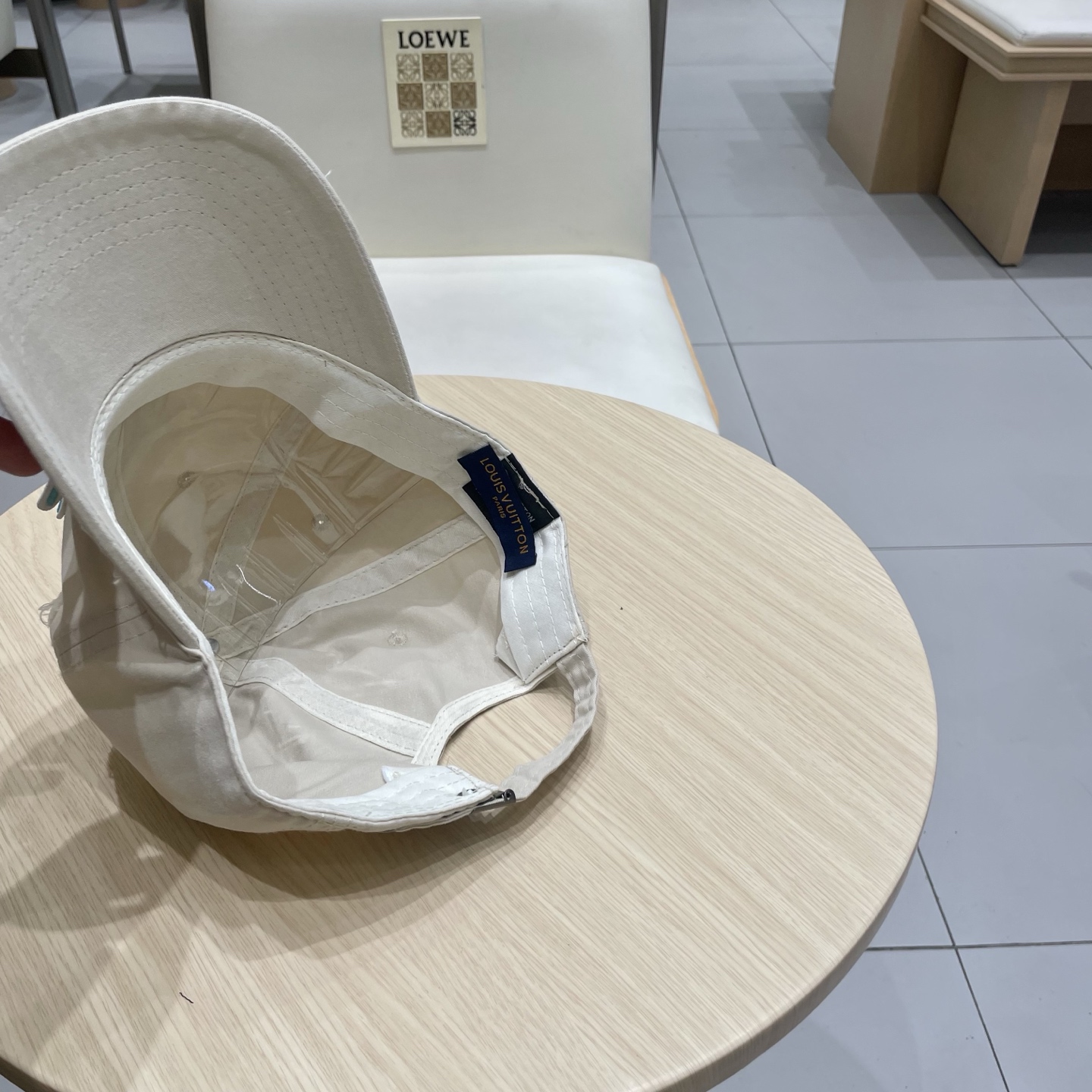 🧢路易威登棒球帽 LouisVuitton😍新款LV棒球帽，重工打造♥️高端大气，百搭款🤗男女通用！跑量