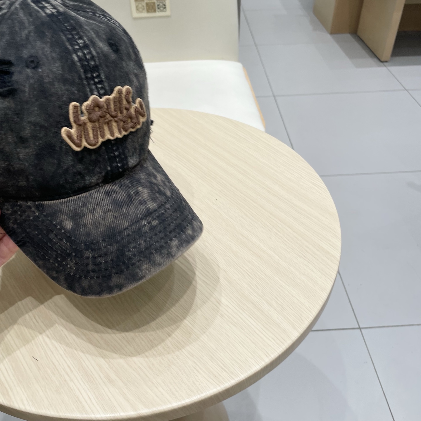 🧢路易威登棒球帽 LouisVuitton😍新款LV棒球帽，重工打造♥️高端大气，百搭款🤗男女通用！跑量