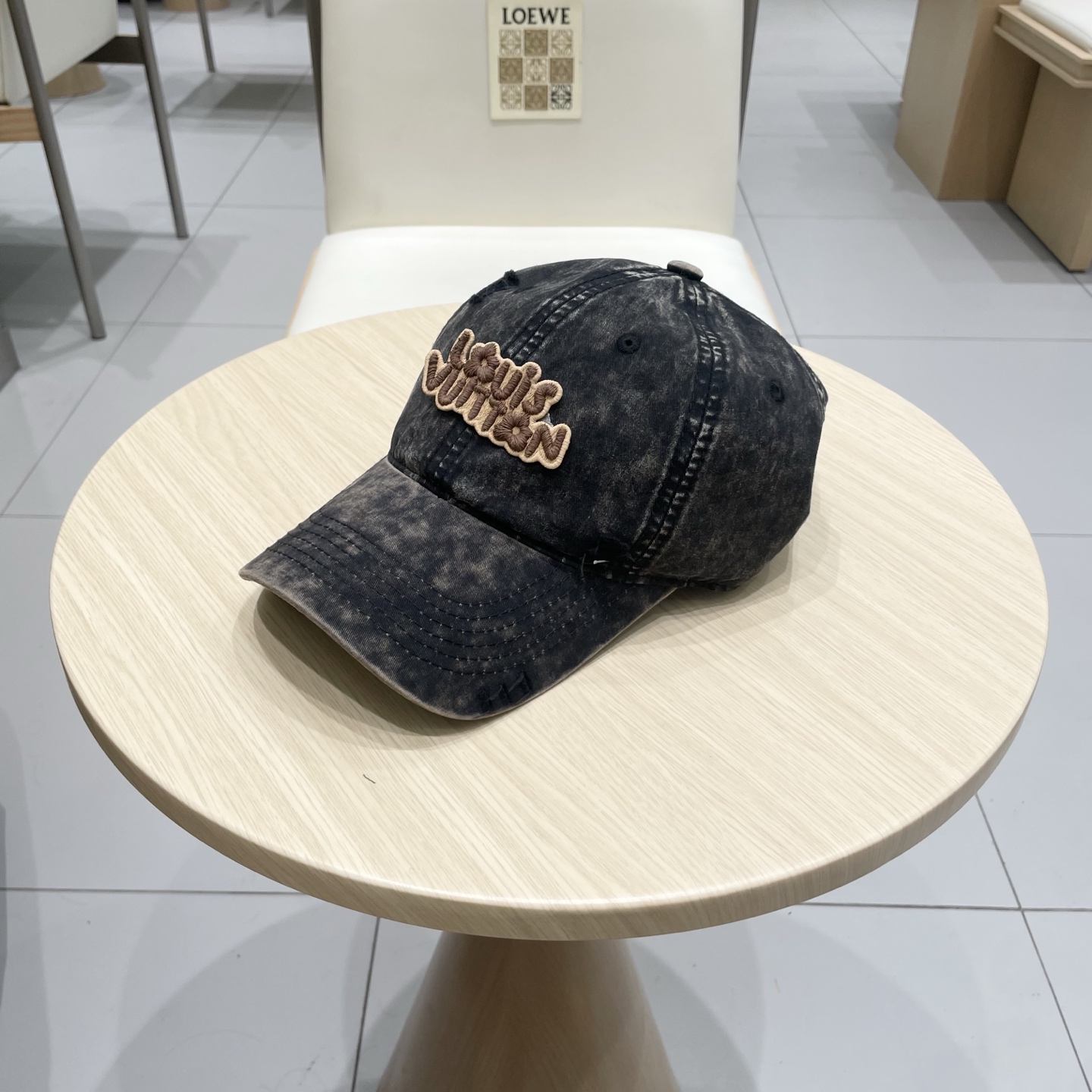🧢路易威登棒球帽 LouisVuitton😍新款LV棒球帽，重工打造♥️高端大气，百搭款🤗男女通用！跑量