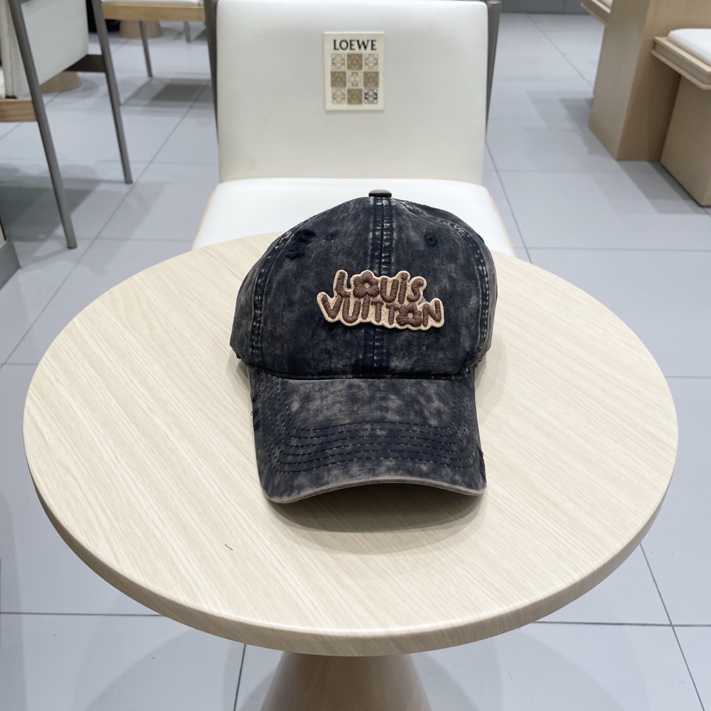 🧢路易威登棒球帽 LouisVuitton😍新款LV棒球帽，重工打造♥️高端大气，百搭款🤗男女通用！跑量