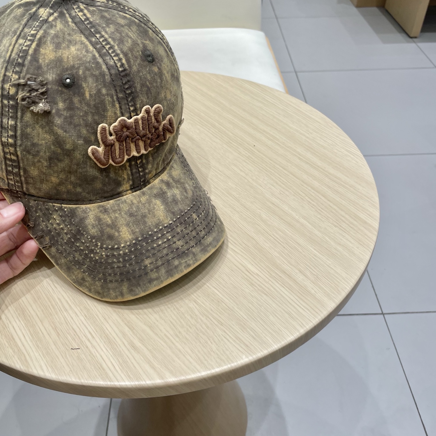 🧢路易威登棒球帽 LouisVuitton😍新款LV棒球帽，重工打造♥️高端大气，百搭款🤗男女通用！跑量