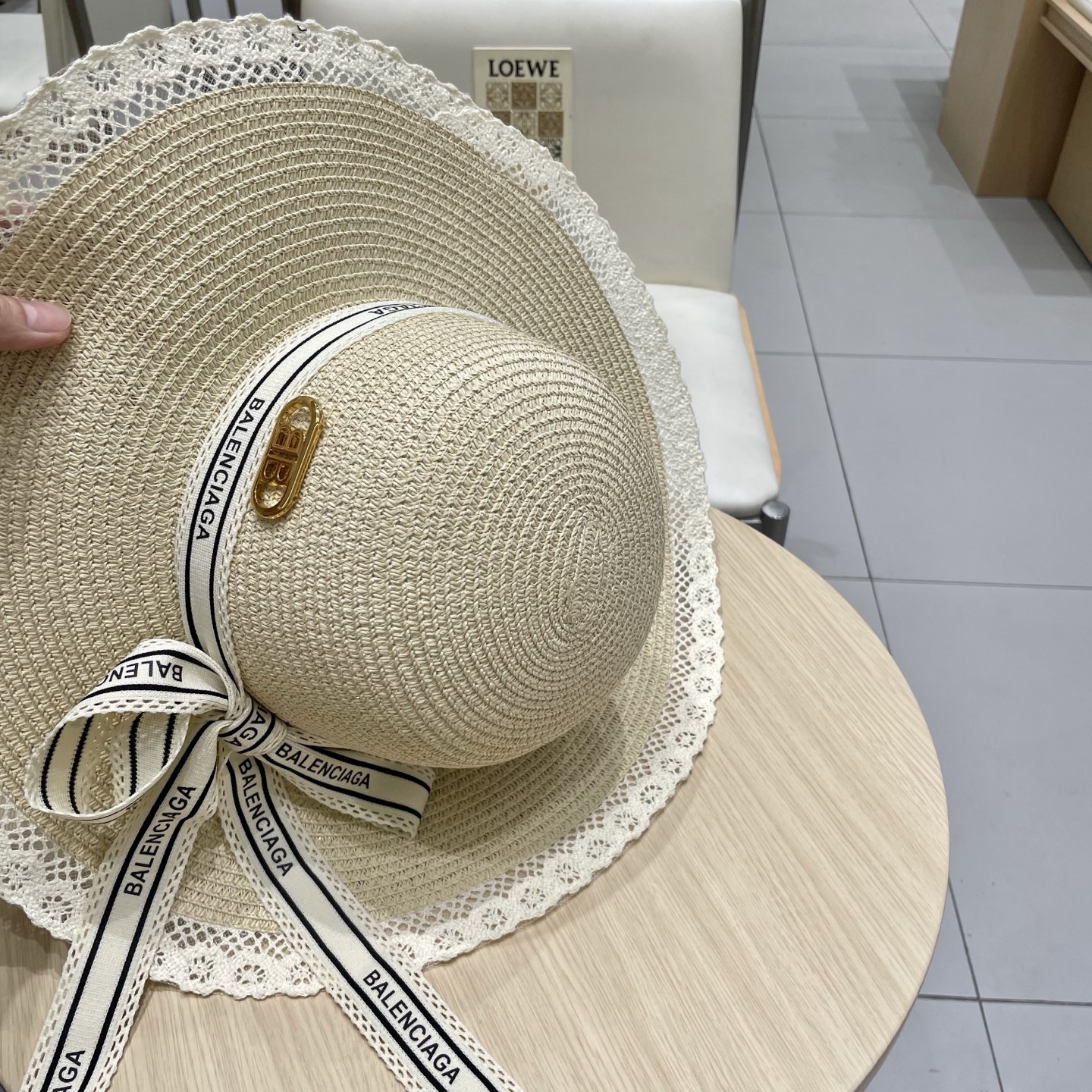 巴黎世家镂空圆顶礼帽，遮阳草帽，头围57cm