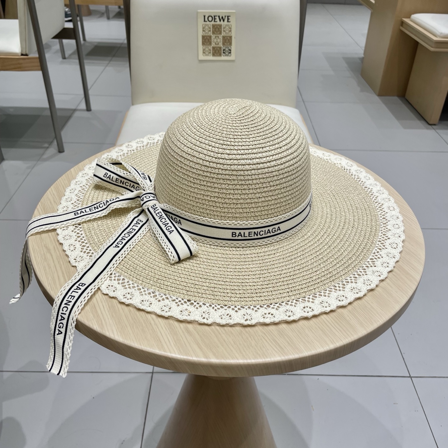 巴黎世家镂空圆顶礼帽，遮阳草帽，头围57cm