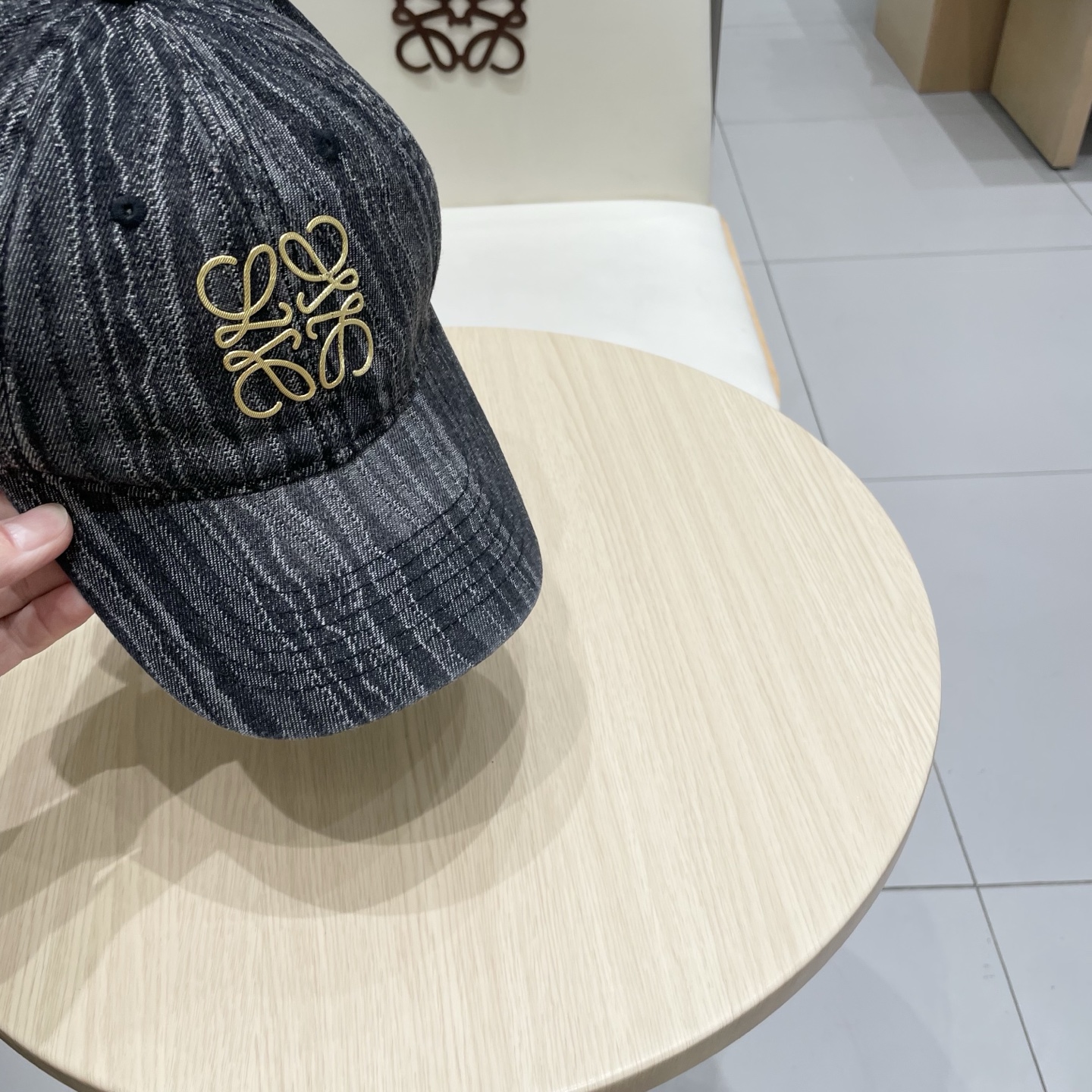 🧢罗意威Loewe～新款棒球帽🧢，简约刺绣经典logo，质感超级赞👍，精致大牌范，女神必备神器，情侣款