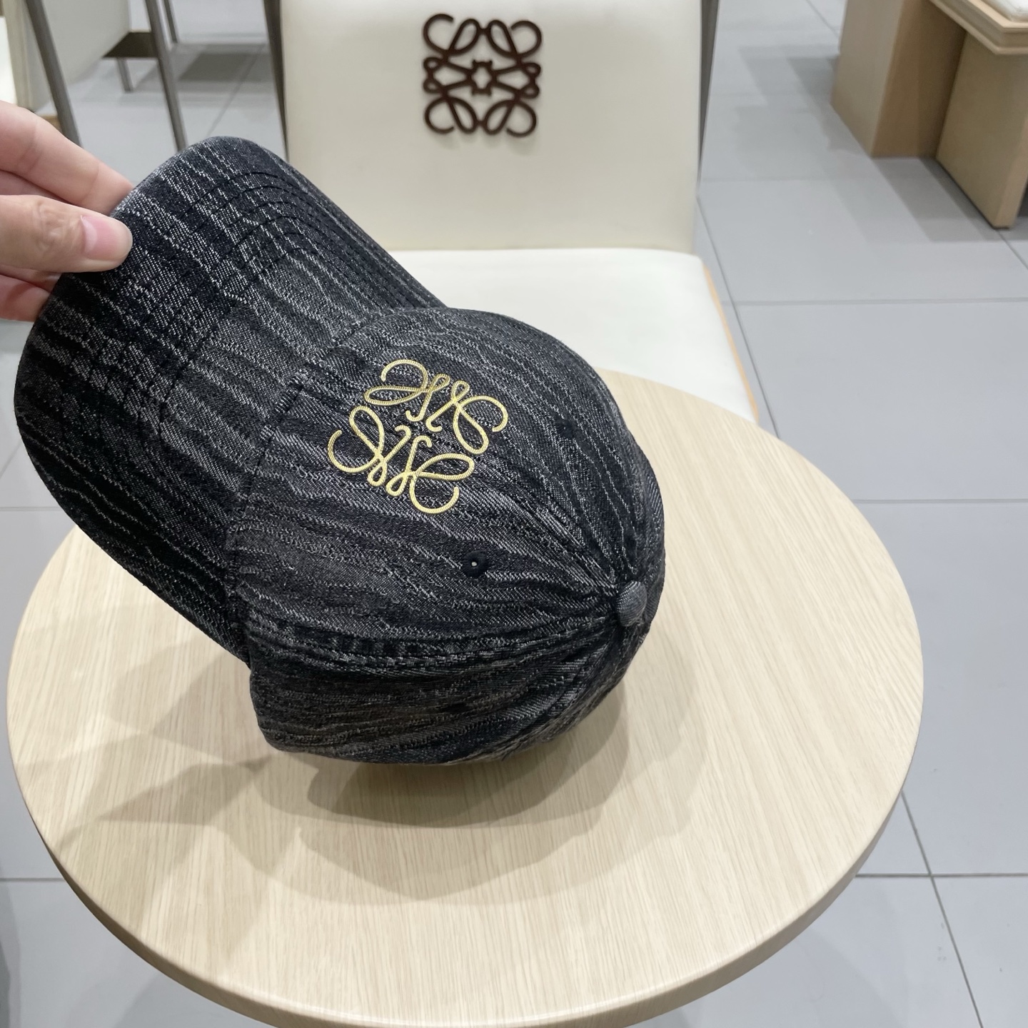 🧢罗意威Loewe～新款棒球帽🧢，简约刺绣经典logo，质感超级赞👍，精致大牌范，女神必备神器，情侣款