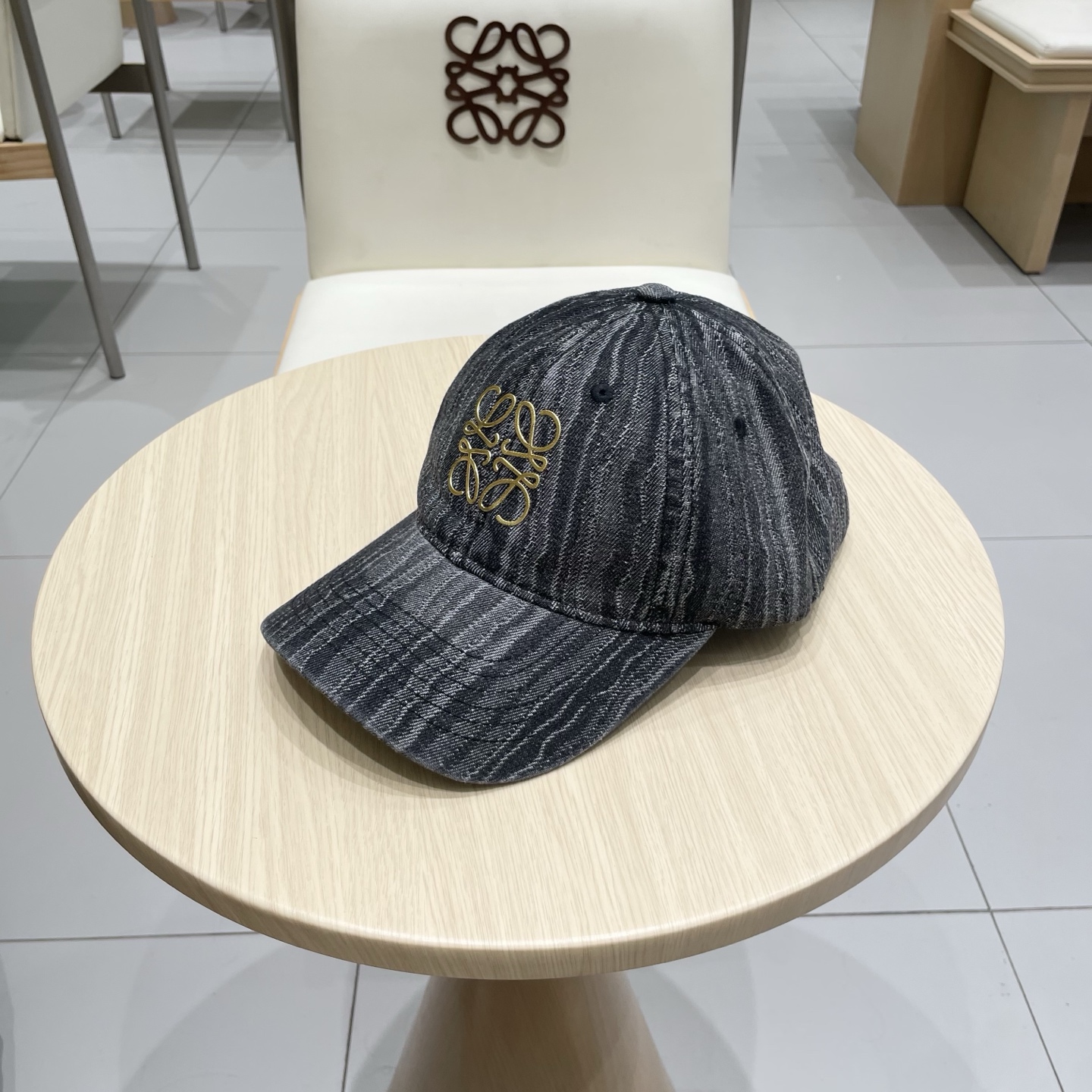 🧢罗意威Loewe～新款棒球帽🧢，简约刺绣经典logo，质感超级赞👍，精致大牌范，女神必备神器，情侣款