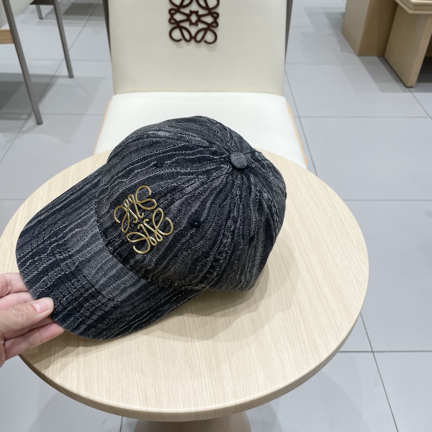 🧢罗意威Loewe～新款棒球帽🧢，简约刺绣经典logo，质感超级赞👍，精致大牌范，女神必备神器，情侣款