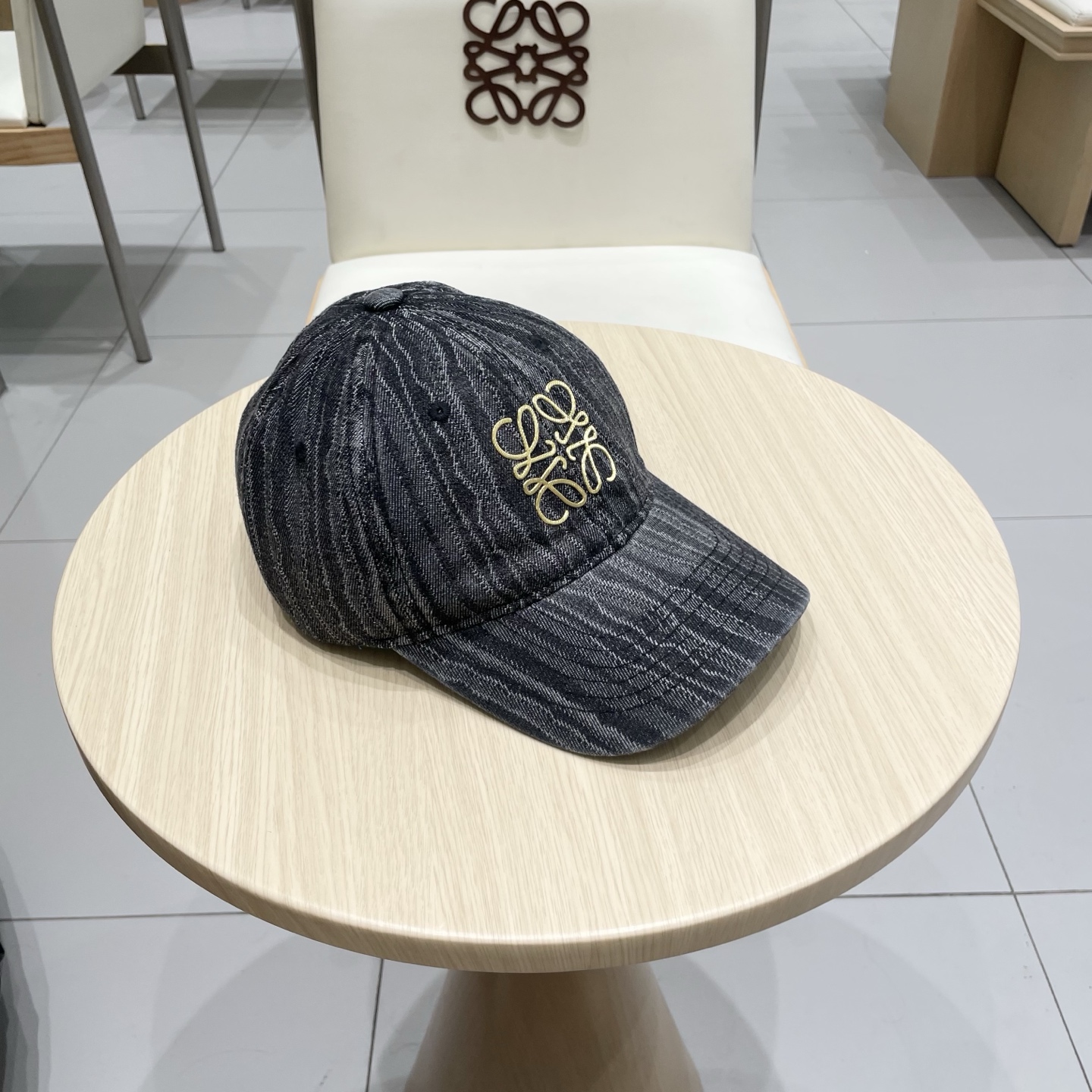 🧢罗意威Loewe～新款棒球帽🧢，简约刺绣经典logo，质感超级赞👍，精致大牌范，女神必备神器，情侣款