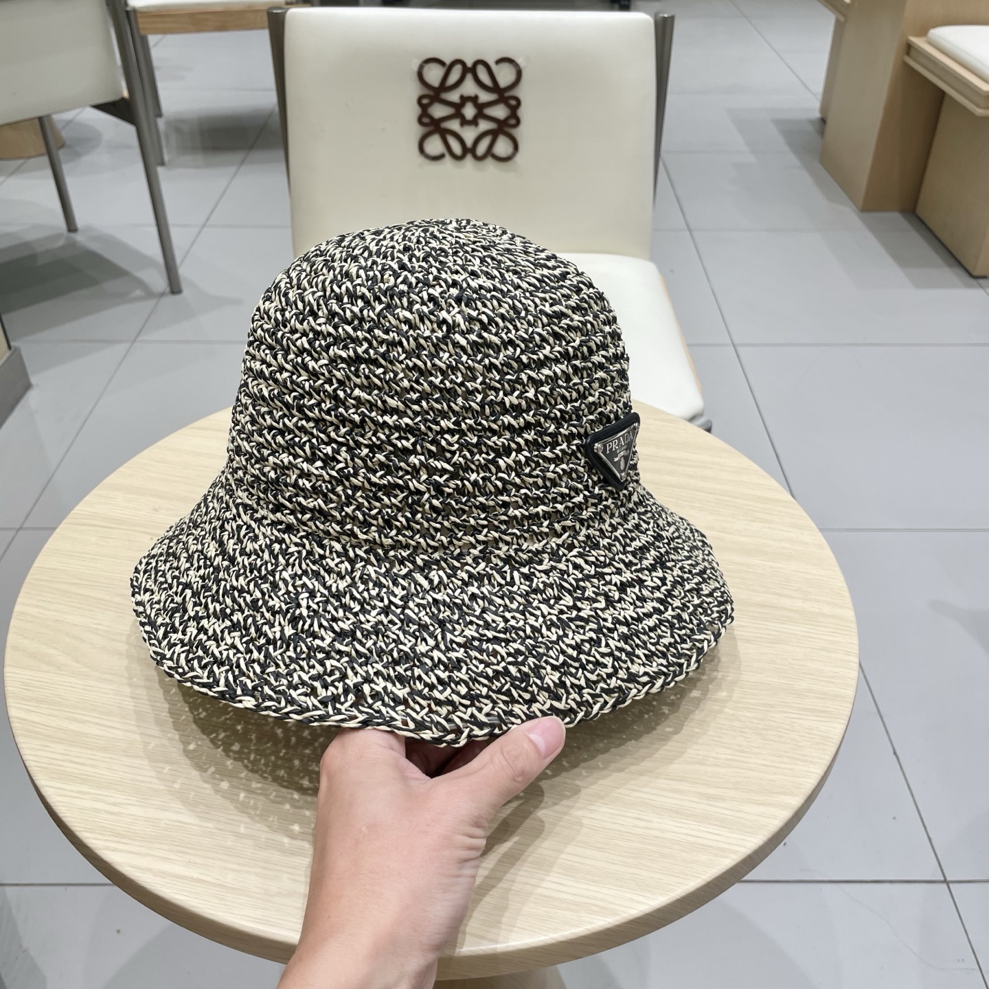  Prada普拉达法式复古混色可折叠草帽女夏季海边沙滩H帽草编渔夫帽大檐遮阳帽