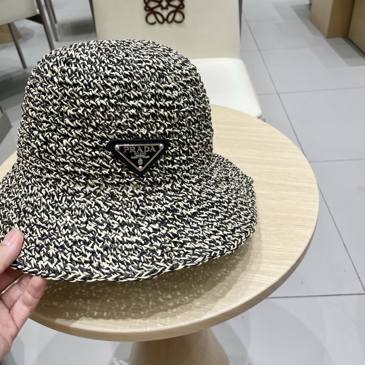  Prada普拉达法式复古混色可折叠草帽女夏季海边沙滩H帽草编渔夫帽大檐遮阳帽