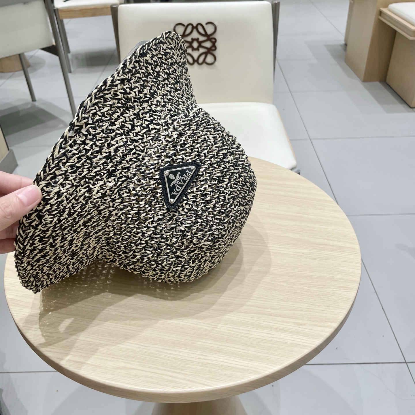  Prada普拉达法式复古混色可折叠草帽女夏季海边沙滩H帽草编渔夫帽大檐遮阳帽