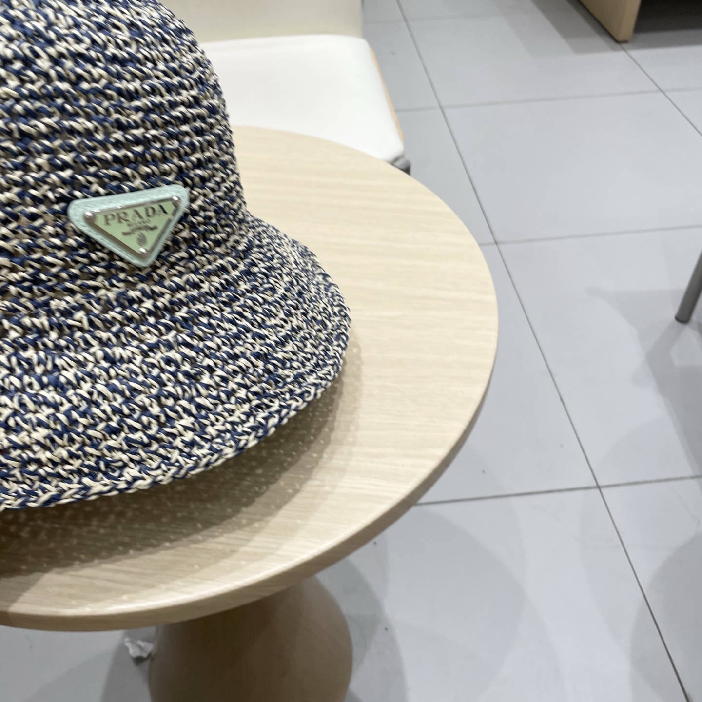  Prada普拉达法式复古混色可折叠草帽女夏季海边沙滩H帽草编渔夫帽大檐遮阳帽