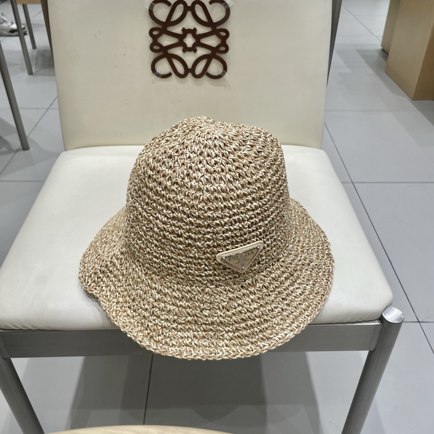  Prada普拉达法式复古混色可折叠草帽女夏季海边沙滩H帽草编渔夫帽大檐遮阳帽