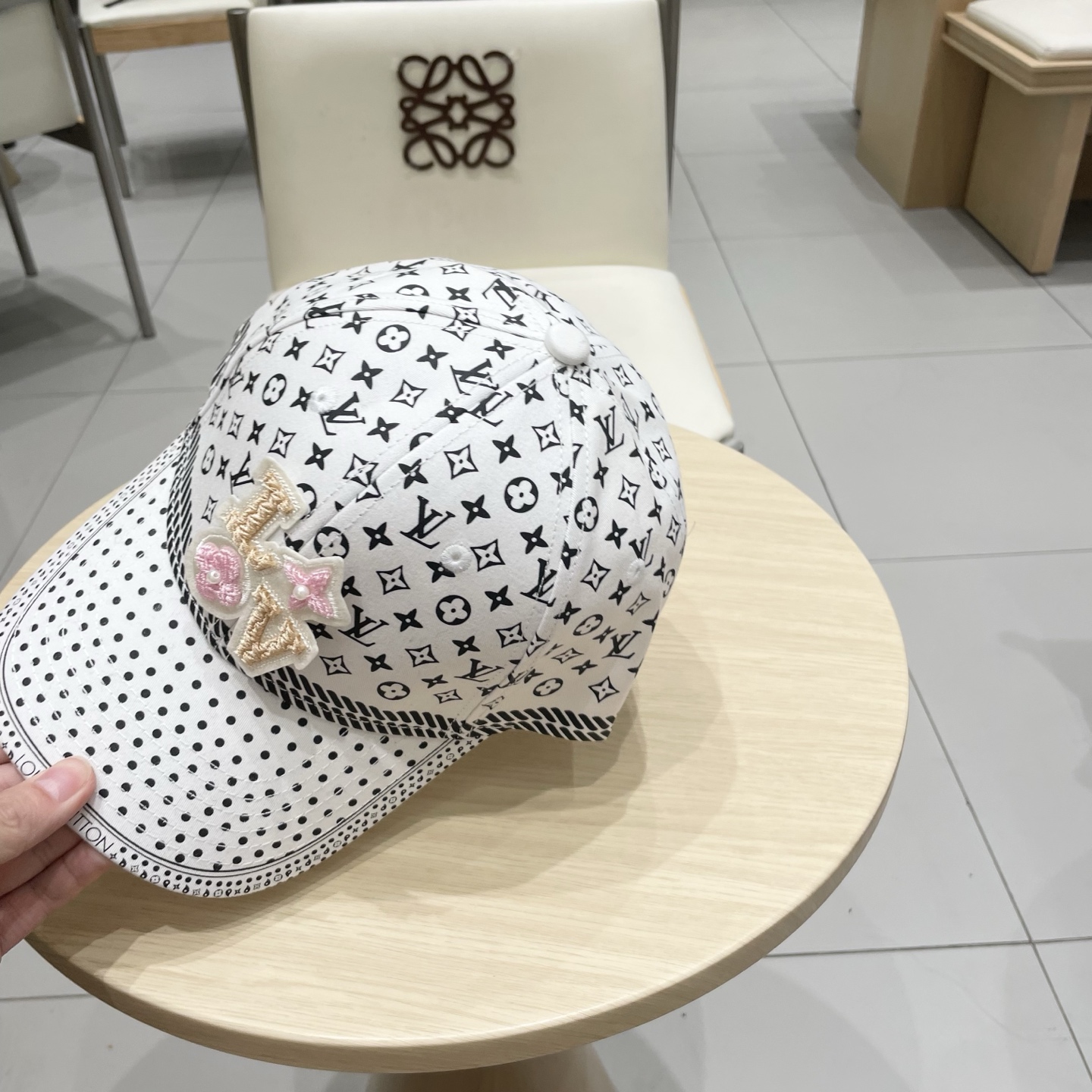🧢路易威登棒球帽 LouisVuitton😍新款LV棒球帽，重工打造♥️高端大气，百搭款🤗男女通用！跑量