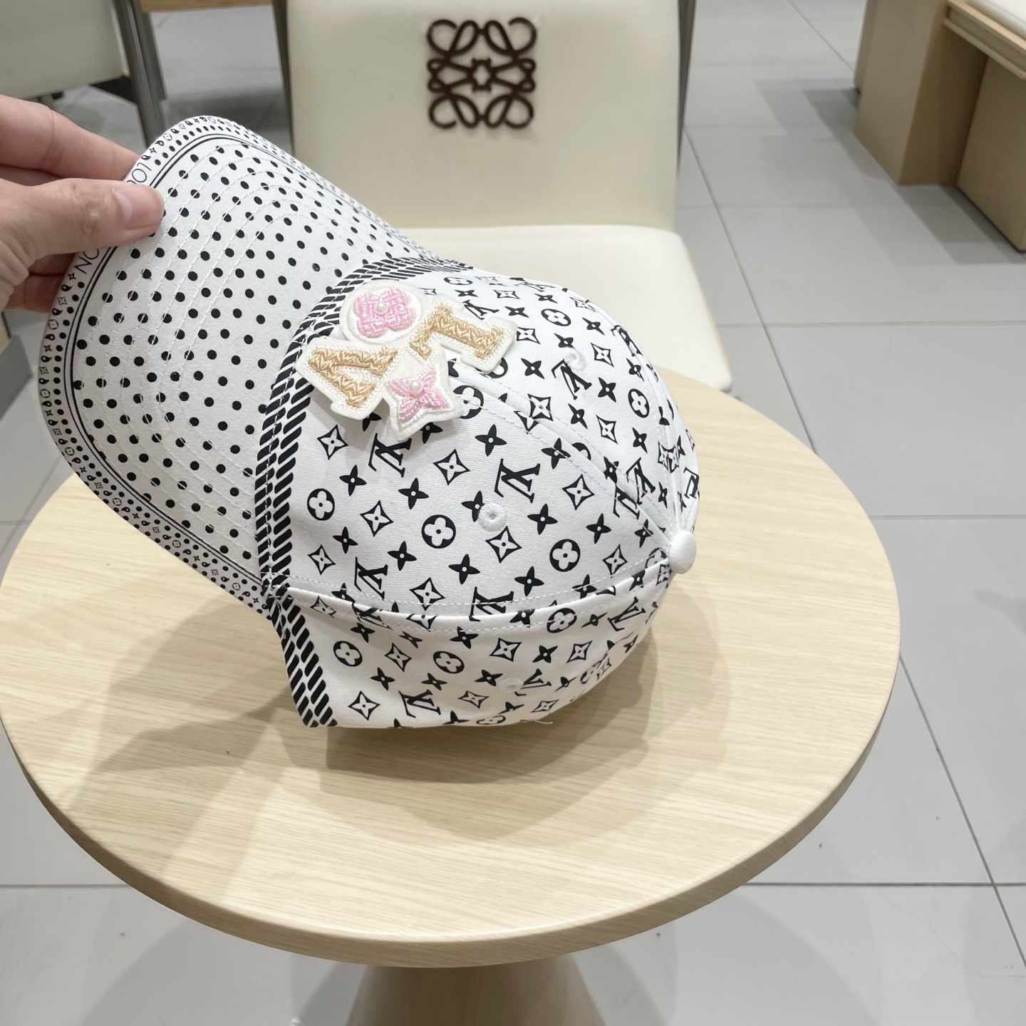 🧢路易威登棒球帽 LouisVuitton😍新款LV棒球帽，重工打造♥️高端大气，百搭款🤗男女通用！跑量