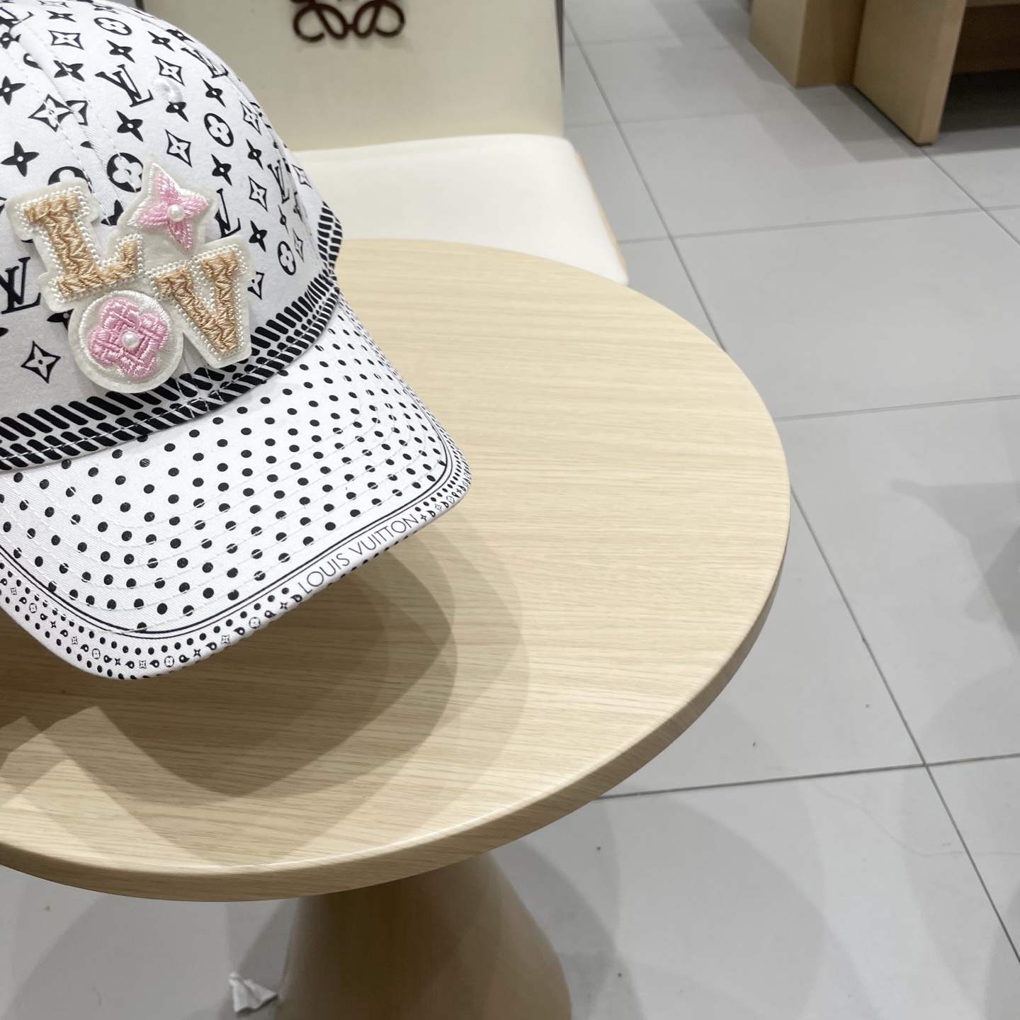 🧢路易威登棒球帽 LouisVuitton😍新款LV棒球帽，重工打造♥️高端大气，百搭款🤗男女通用！跑量