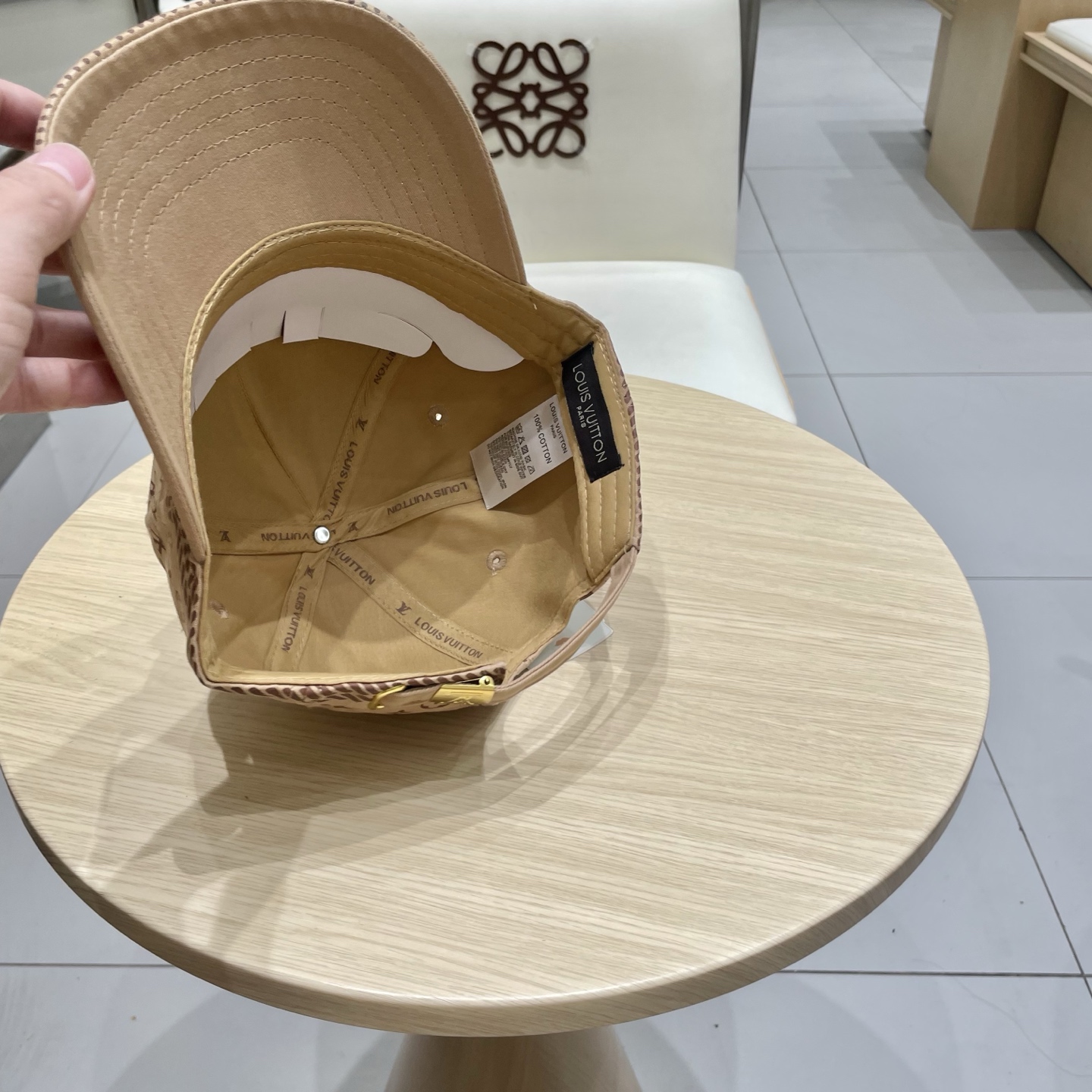 🧢路易威登棒球帽 LouisVuitton😍新款LV棒球帽，重工打造♥️高端大气，百搭款🤗男女通用！跑量