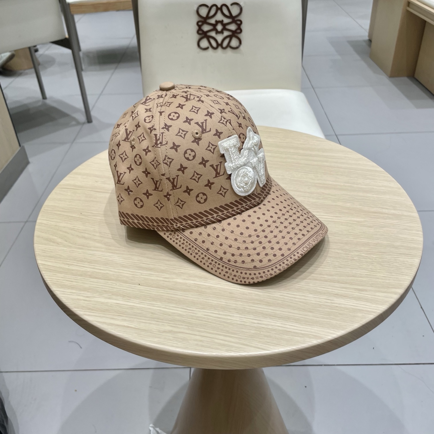 🧢路易威登棒球帽 LouisVuitton😍新款LV棒球帽，重工打造♥️高端大气，百搭款🤗男女通用！跑量