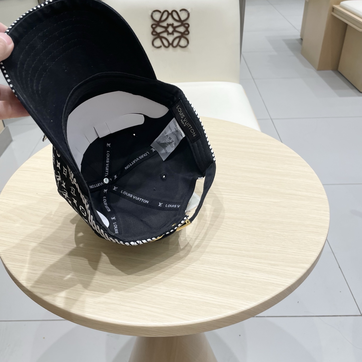 🧢路易威登棒球帽 LouisVuitton😍新款LV棒球帽，重工打造♥️高端大气，百搭款🤗男女通用！跑量