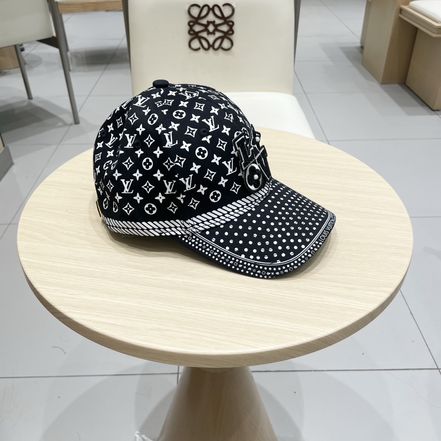 🧢路易威登棒球帽 LouisVuitton😍新款LV棒球帽，重工打造♥️高端大气，百搭款🤗男女通用！跑量