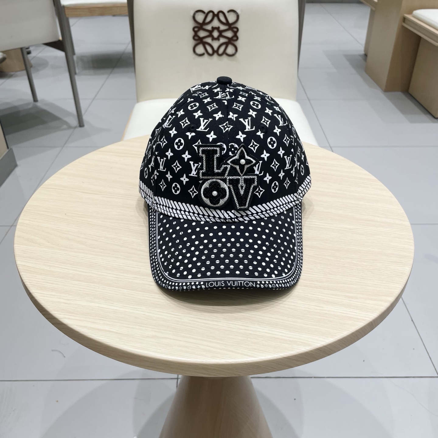 NO:347949,Louis Vuitton Baseball Cap Louis Vuitton's new LV baseball cap, heavy industry creates high-end and atmospheric, versatile and universal for both men and women!  Run volume!  hat straw hat fisherman hat baseball hat, hat, louis vuitton, louis vuitton, louis vuitton, espadrilles, hats路易威登棒球帽 LouisVuitton新款LV棒球帽,重工打造高端大气,百搭款男女通用！跑量！帽子草帽渔夫帽棒球帽,帽子,louis vuitton,louis vuitton,louis vuitton,espadrilles,hats,hat