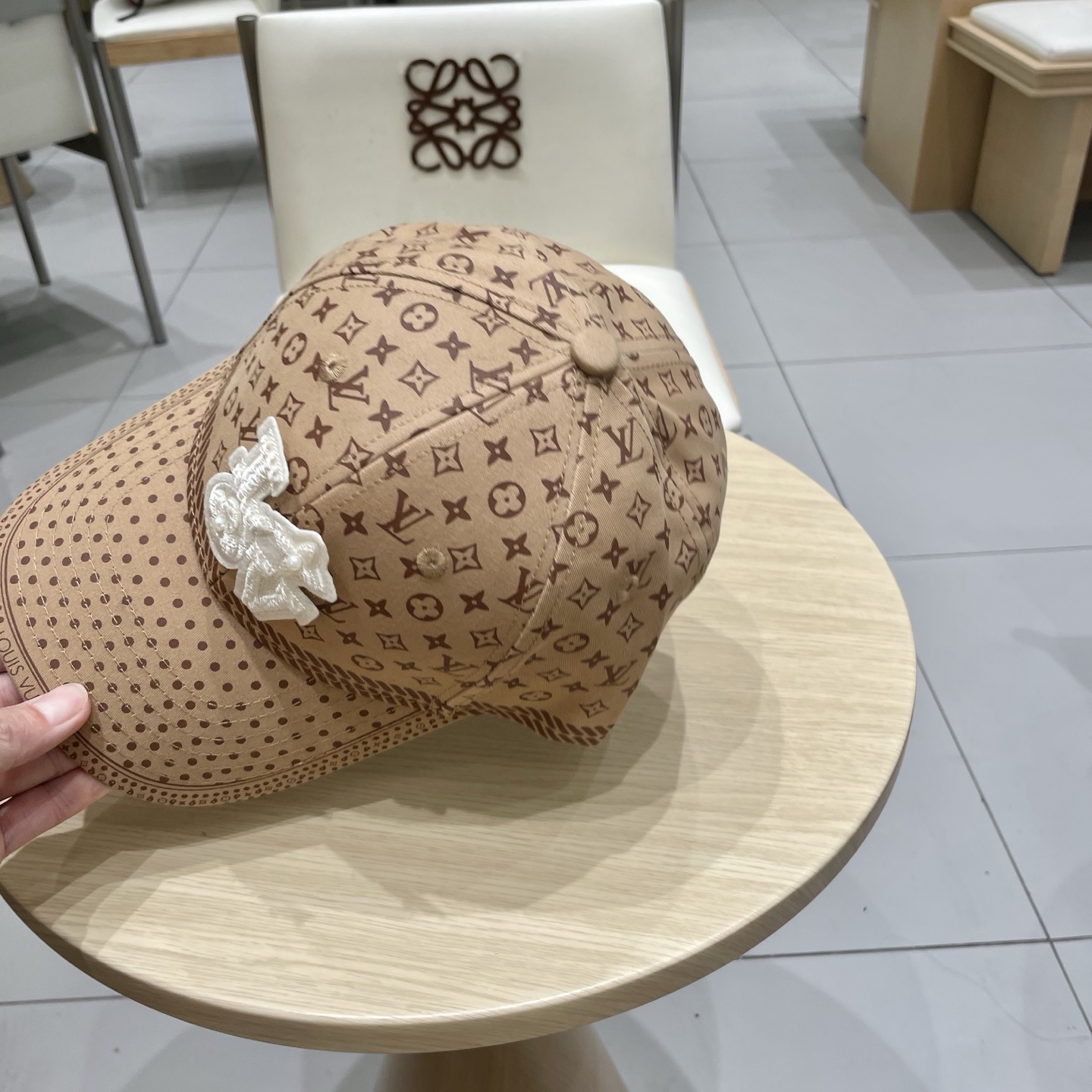 🧢路易威登棒球帽 LouisVuitton😍新款LV棒球帽，重工打造♥️高端大气，百搭款🤗男女通用！跑量