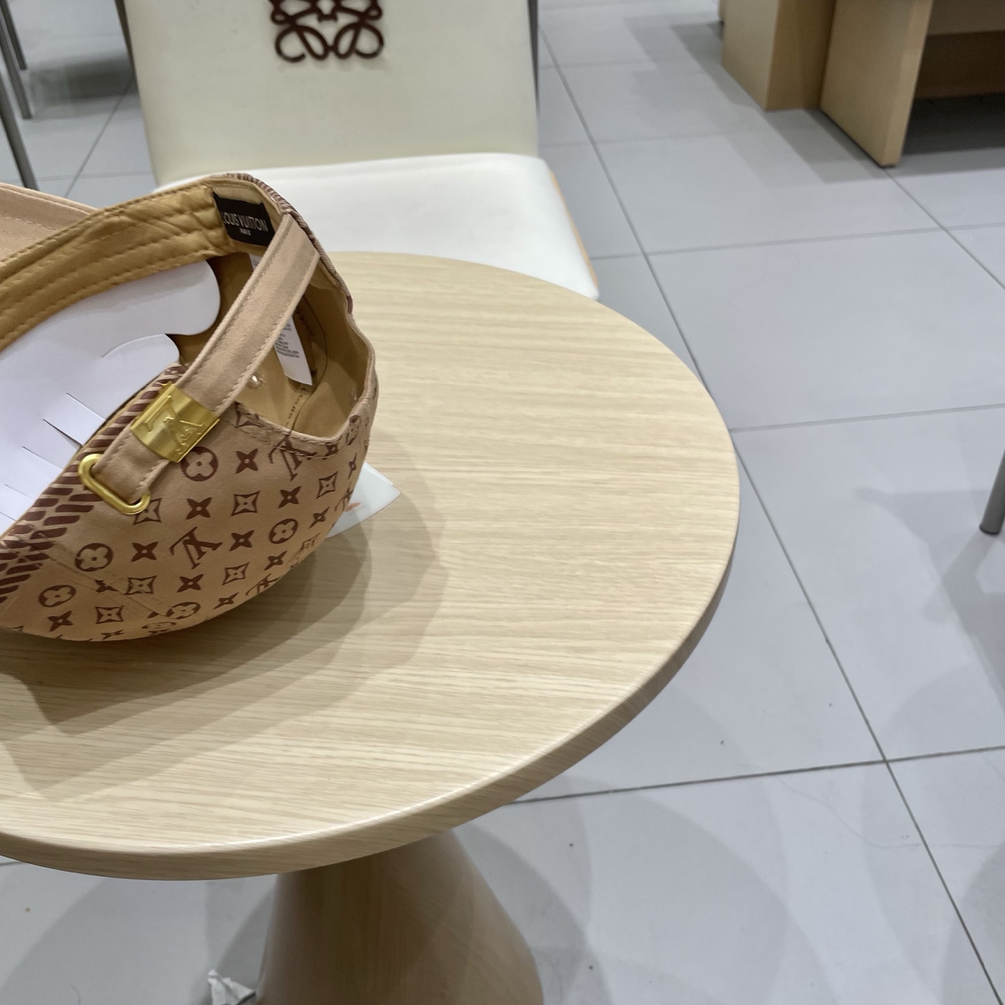 🧢路易威登棒球帽 LouisVuitton😍新款LV棒球帽，重工打造♥️高端大气，百搭款🤗男女通用！跑量