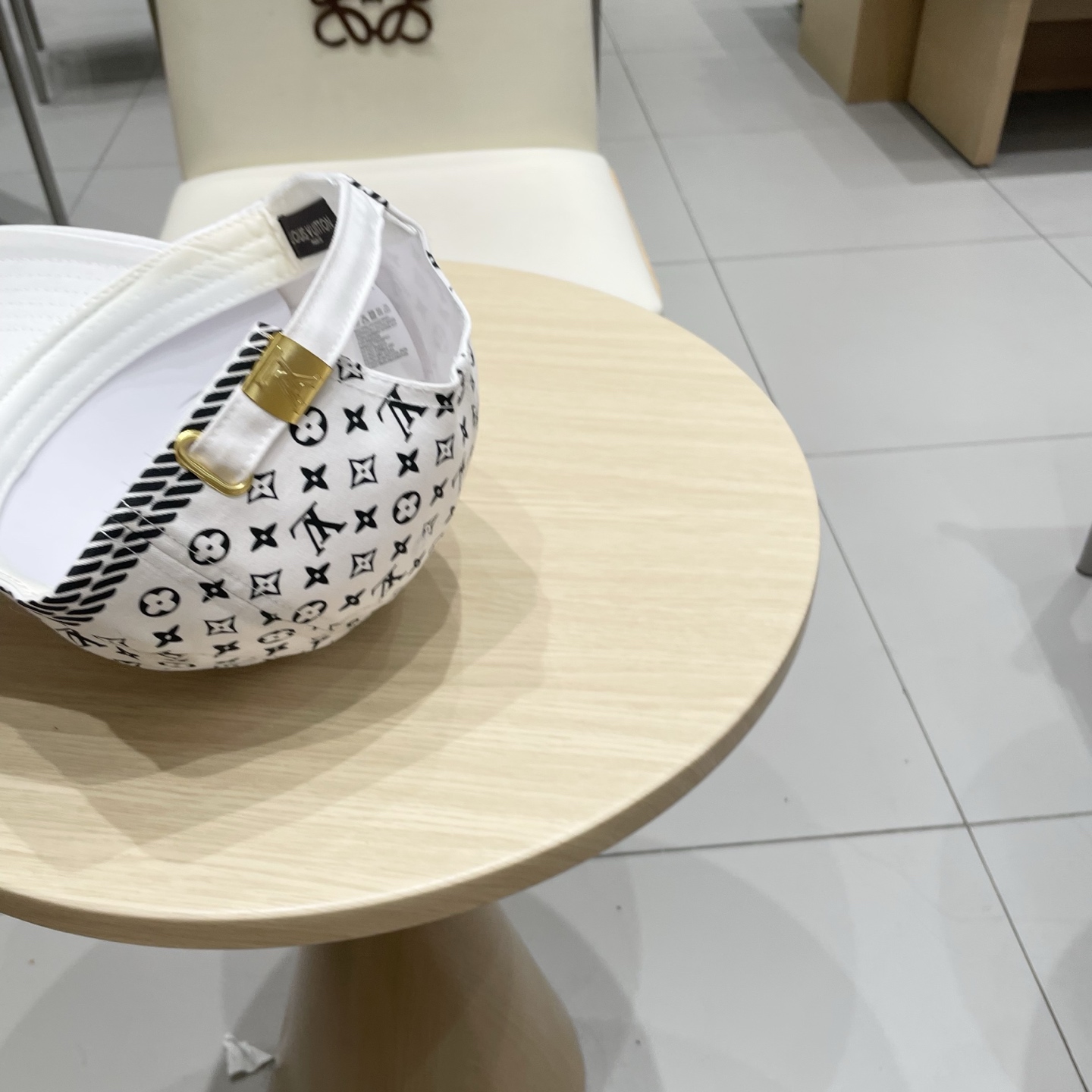 🧢路易威登棒球帽 LouisVuitton😍新款LV棒球帽，重工打造♥️高端大气，百搭款🤗男女通用！跑量